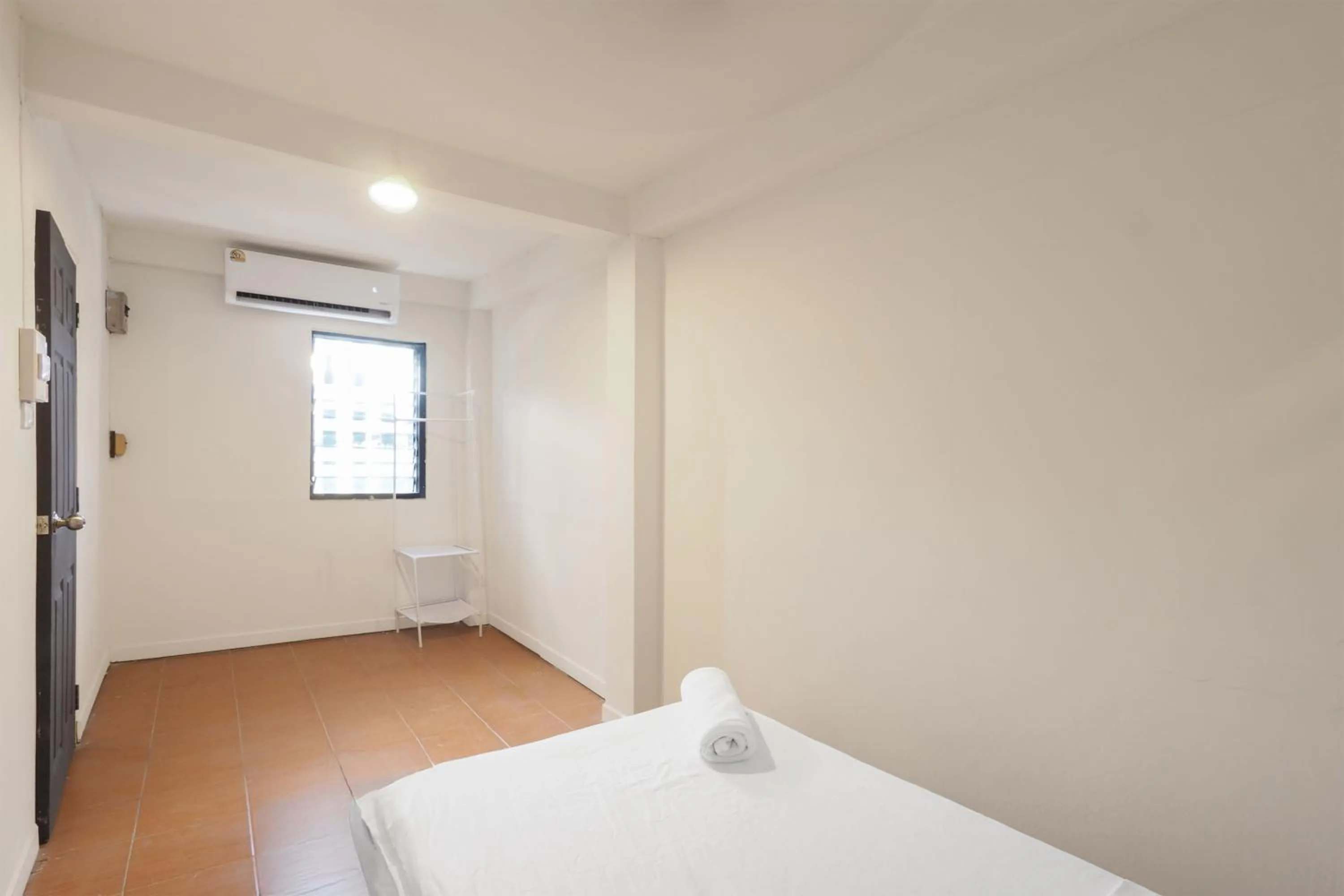 air conditioner, Bed in RQ Bangkok Huai Khwang by Collection O