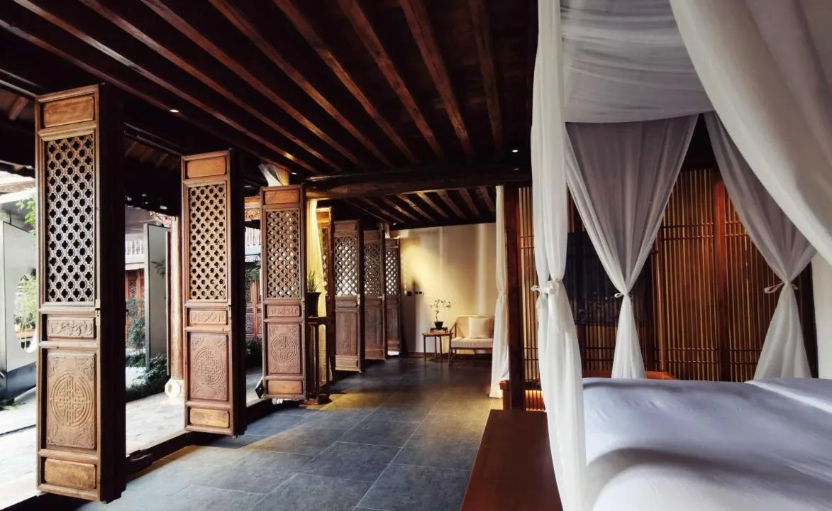Bedroom, Bed in Tianxi Mansion in Dali Ancient City - A Century-Old Official Residence