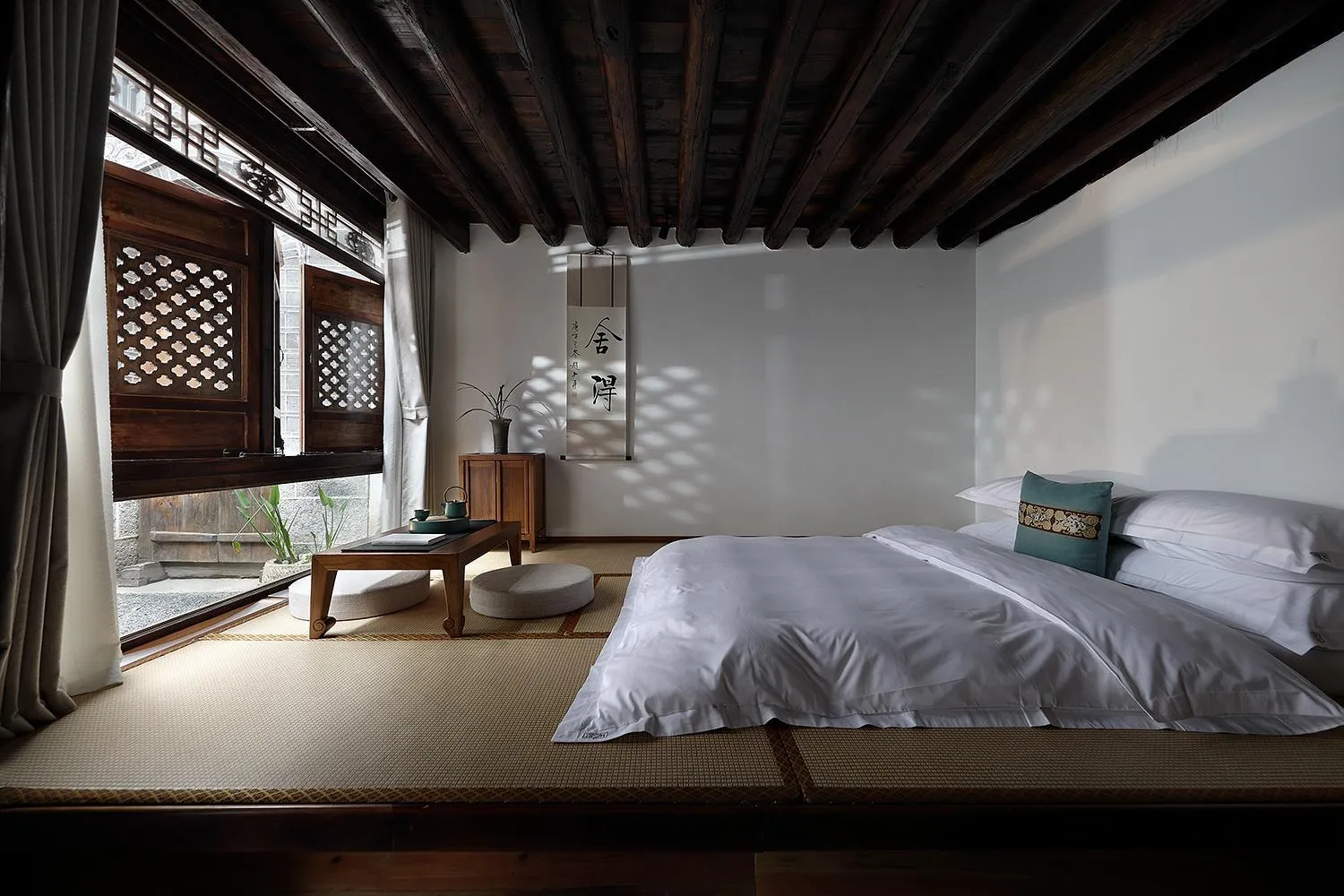 Bedroom, Bed in Tianxi Mansion in Dali Ancient City - A Century-Old Official Residence