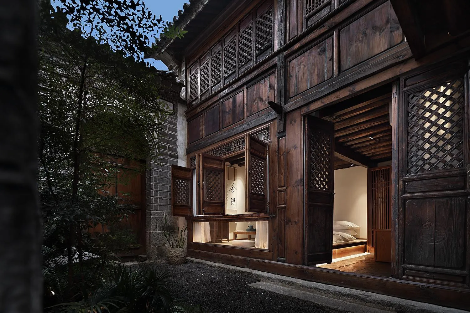 Property building in Tianxi Mansion in Dali Ancient City - A Century-Old Official Residence