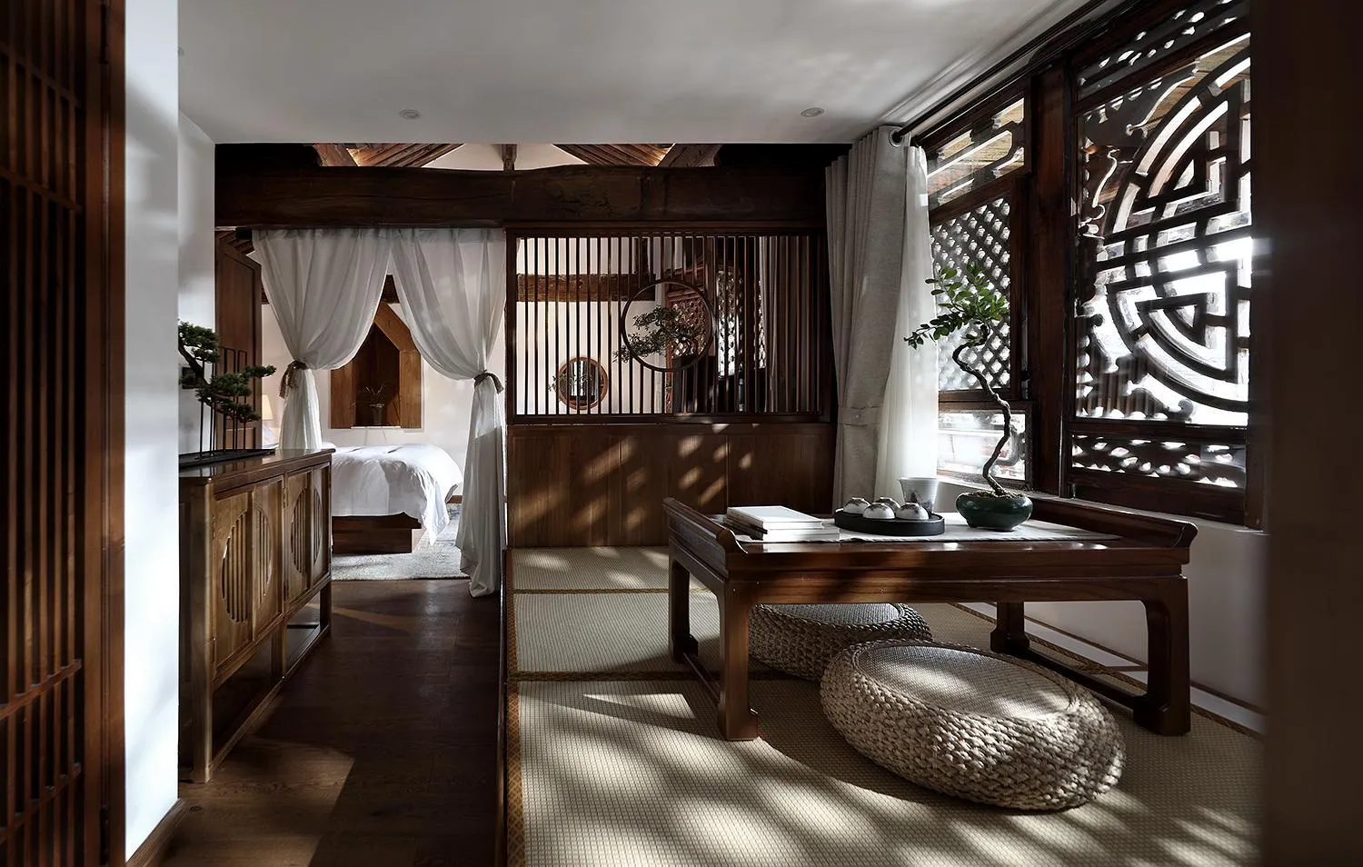 Bedroom, Bed in Tianxi Mansion in Dali Ancient City - A Century-Old Official Residence