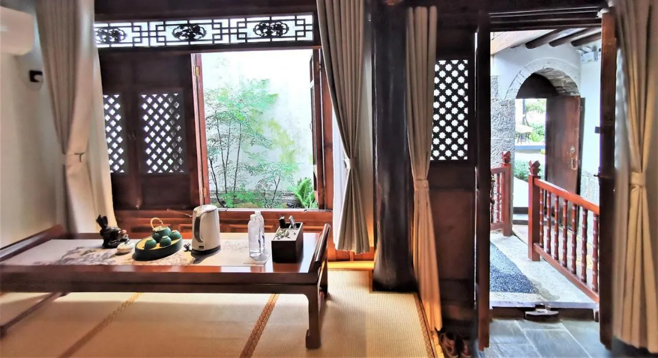 Bedroom, Bed in Tianxi Mansion in Dali Ancient City - A Century-Old Official Residence