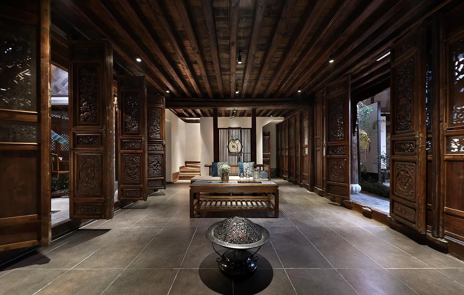 Day in Tianxi Mansion in Dali Ancient City - A Century-Old Official Residence