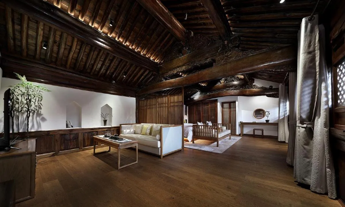 Bedroom in Tianxi Mansion in Dali Ancient City - A Century-Old Official Residence