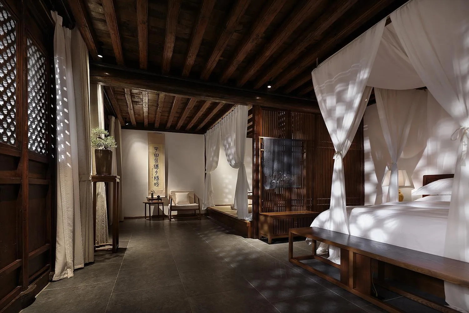 Bedroom, Bed in Tianxi Mansion in Dali Ancient City - A Century-Old Official Residence