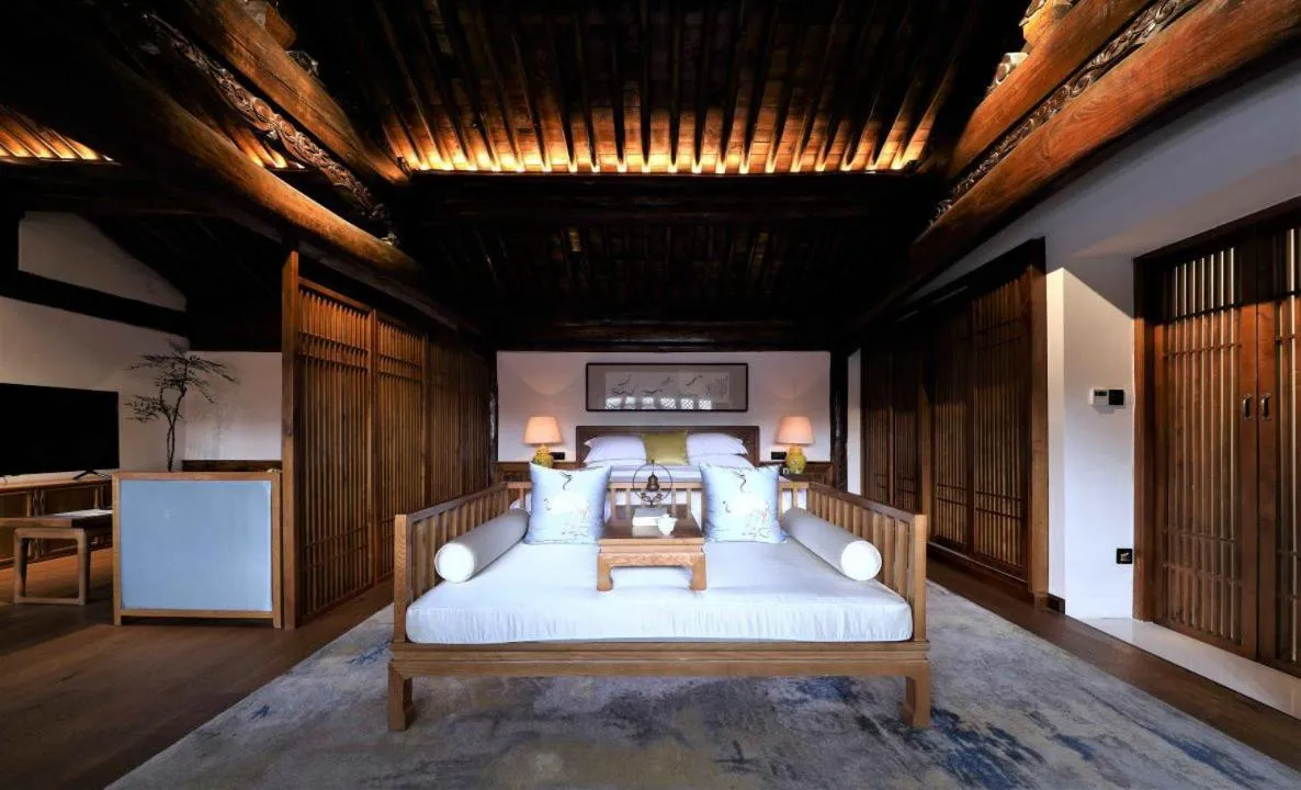 Bedroom, Bed in Tianxi Mansion in Dali Ancient City - A Century-Old Official Residence