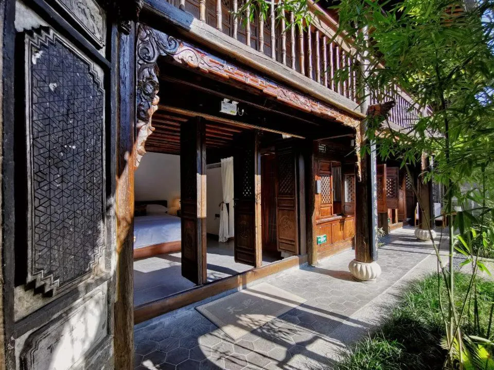 Bedroom in Tianxi Mansion in Dali Ancient City - A Century-Old Official Residence