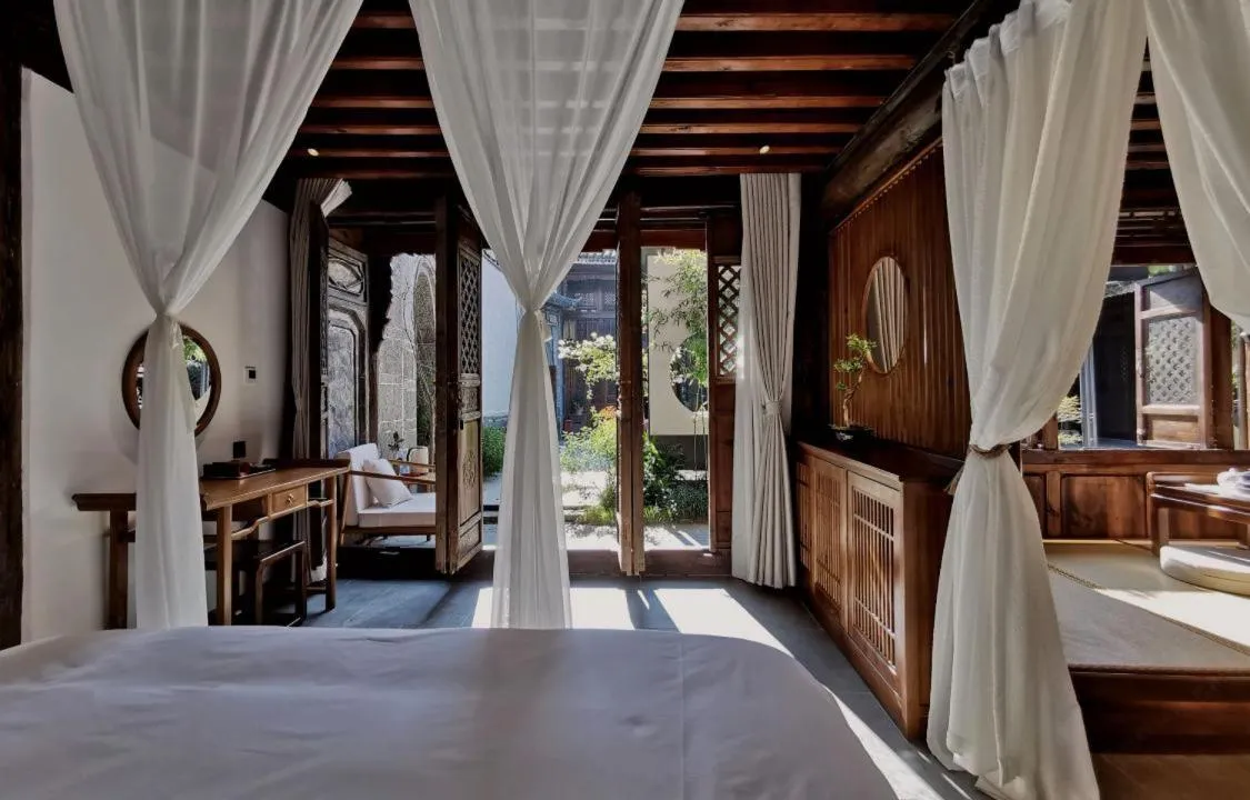 Bedroom, Bed in Tianxi Mansion in Dali Ancient City - A Century-Old Official Residence