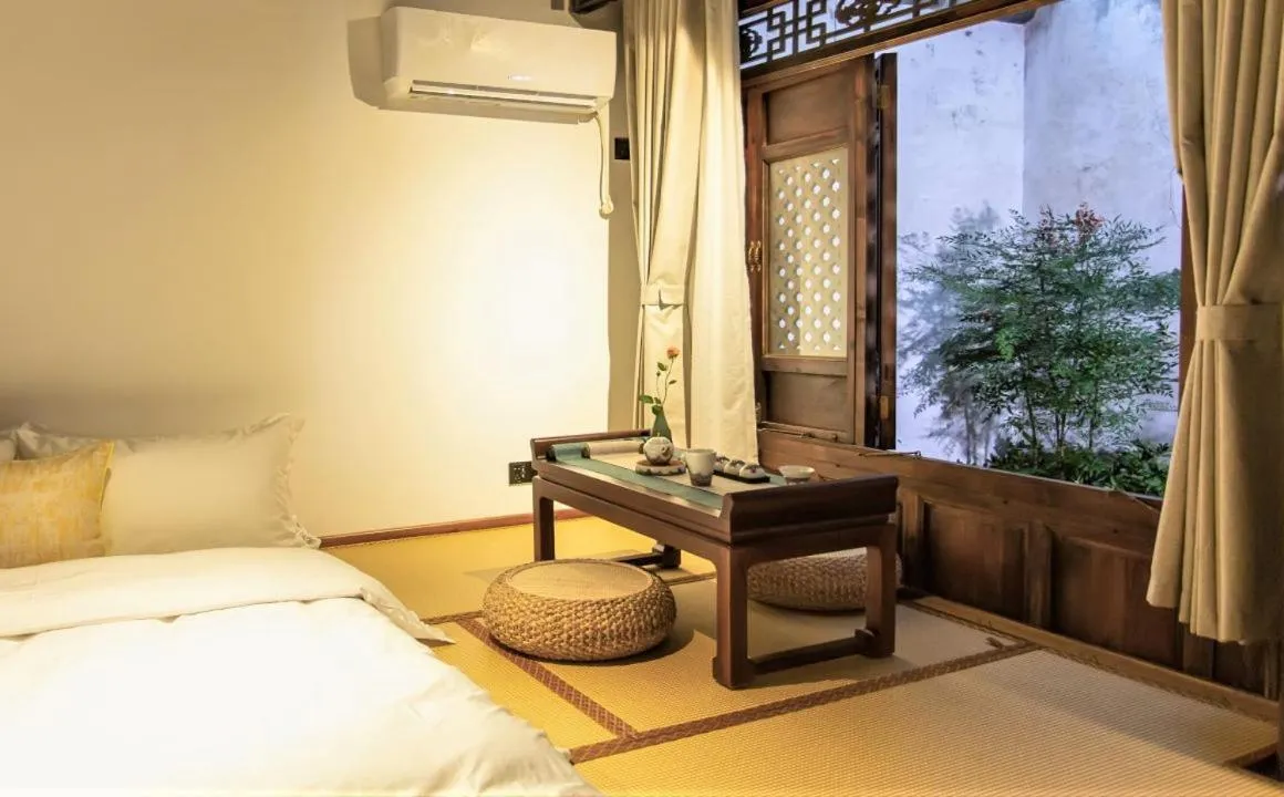 Bedroom, Bed in Tianxi Mansion in Dali Ancient City - A Century-Old Official Residence