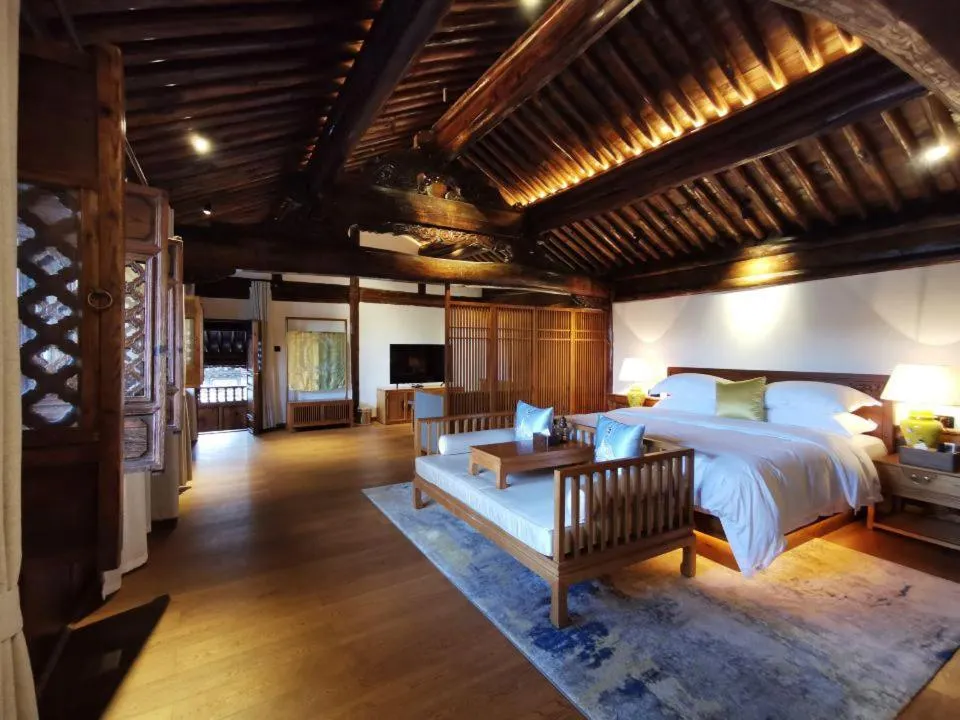 Bedroom, Bed in Tianxi Mansion in Dali Ancient City - A Century-Old Official Residence