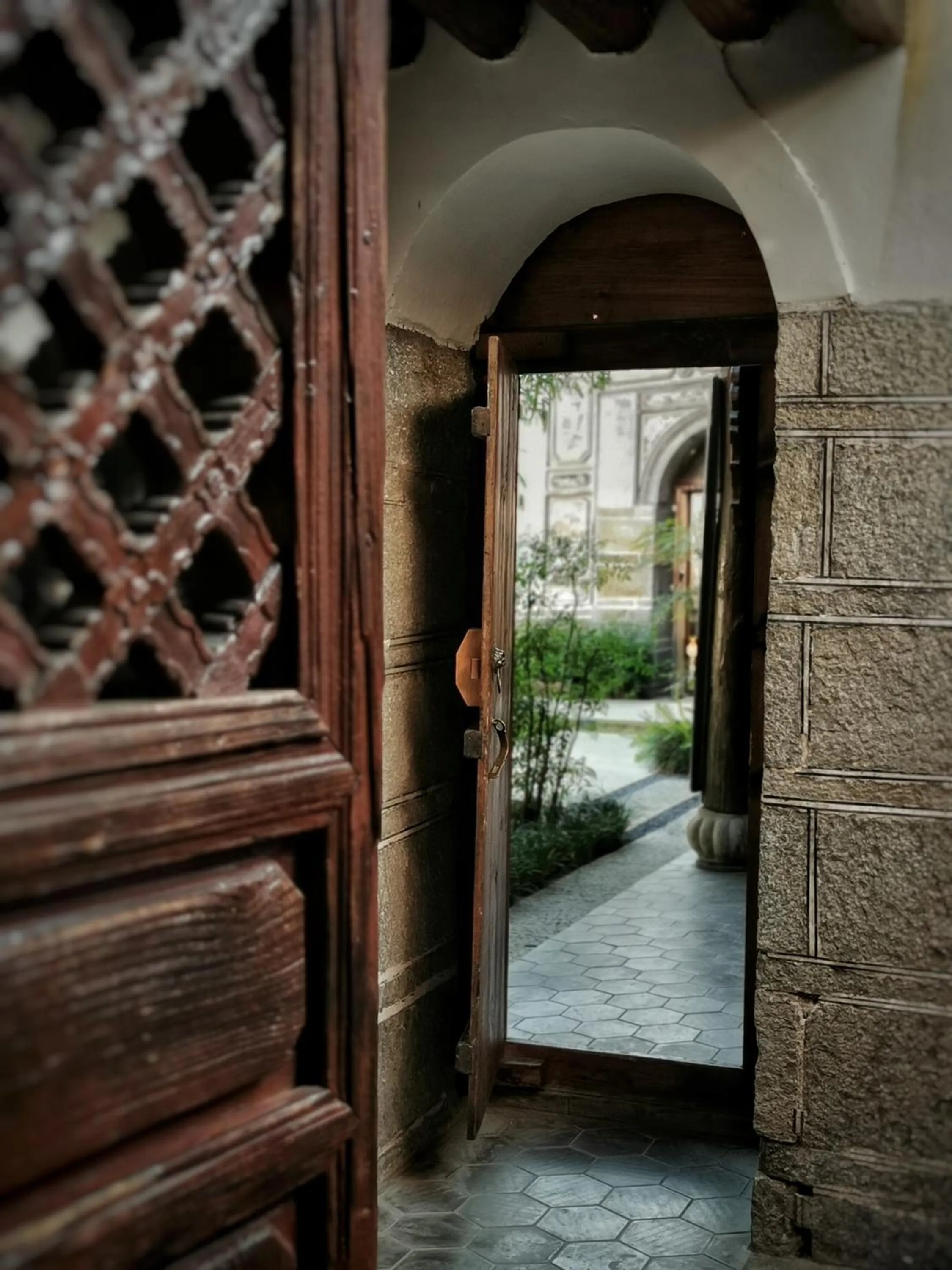 Bedroom in Tianxi Mansion in Dali Ancient City - A Century-Old Official Residence
