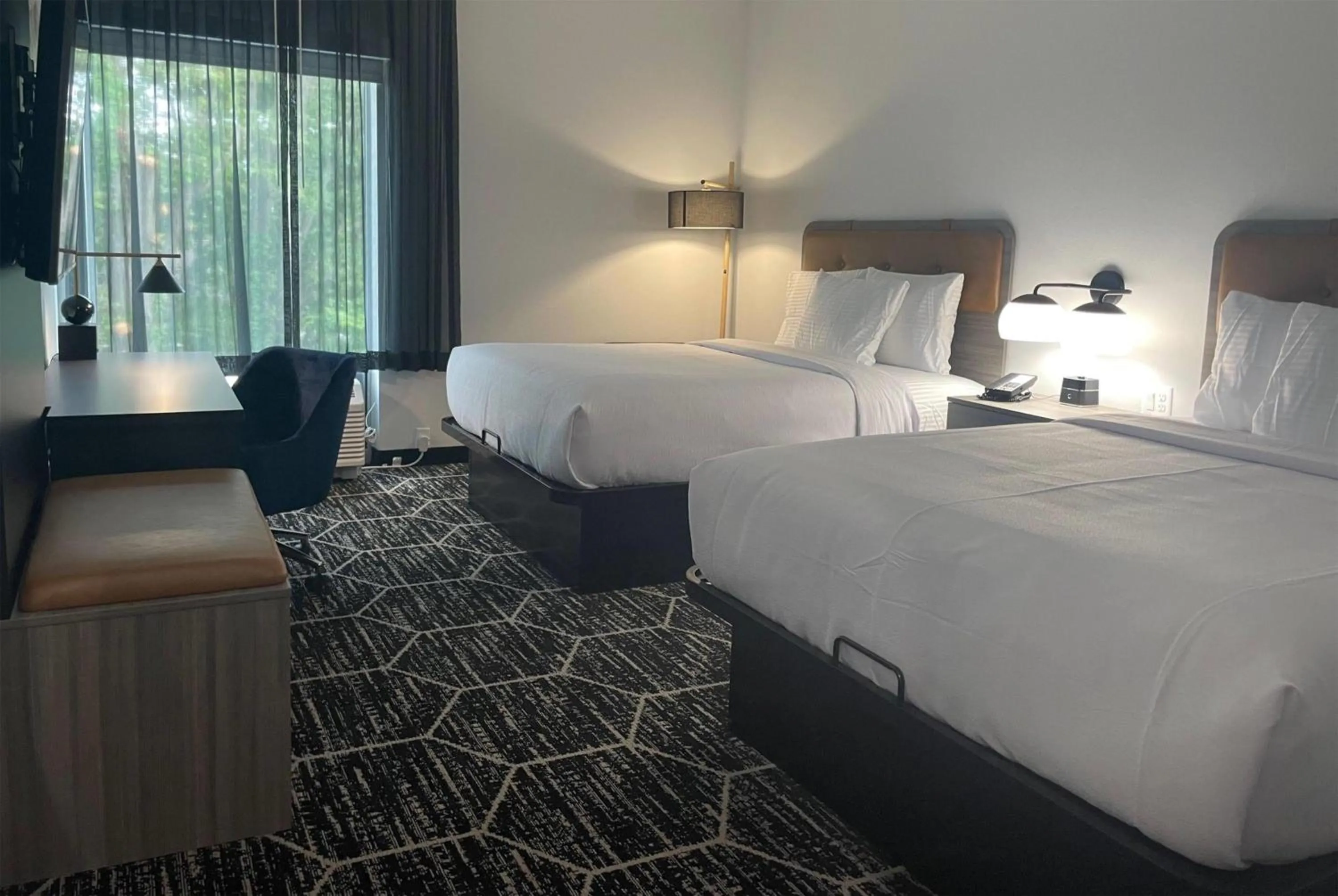 Photo of the whole room, Bed in La Quinta Inn & Suites by Wyndham Olive Branch