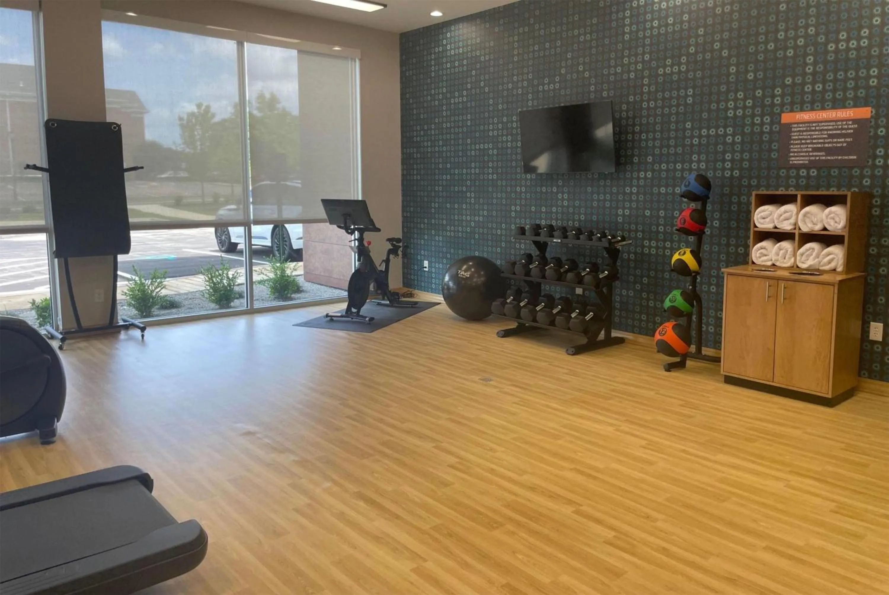 Fitness centre/facilities in La Quinta Inn & Suites by Wyndham Olive Branch