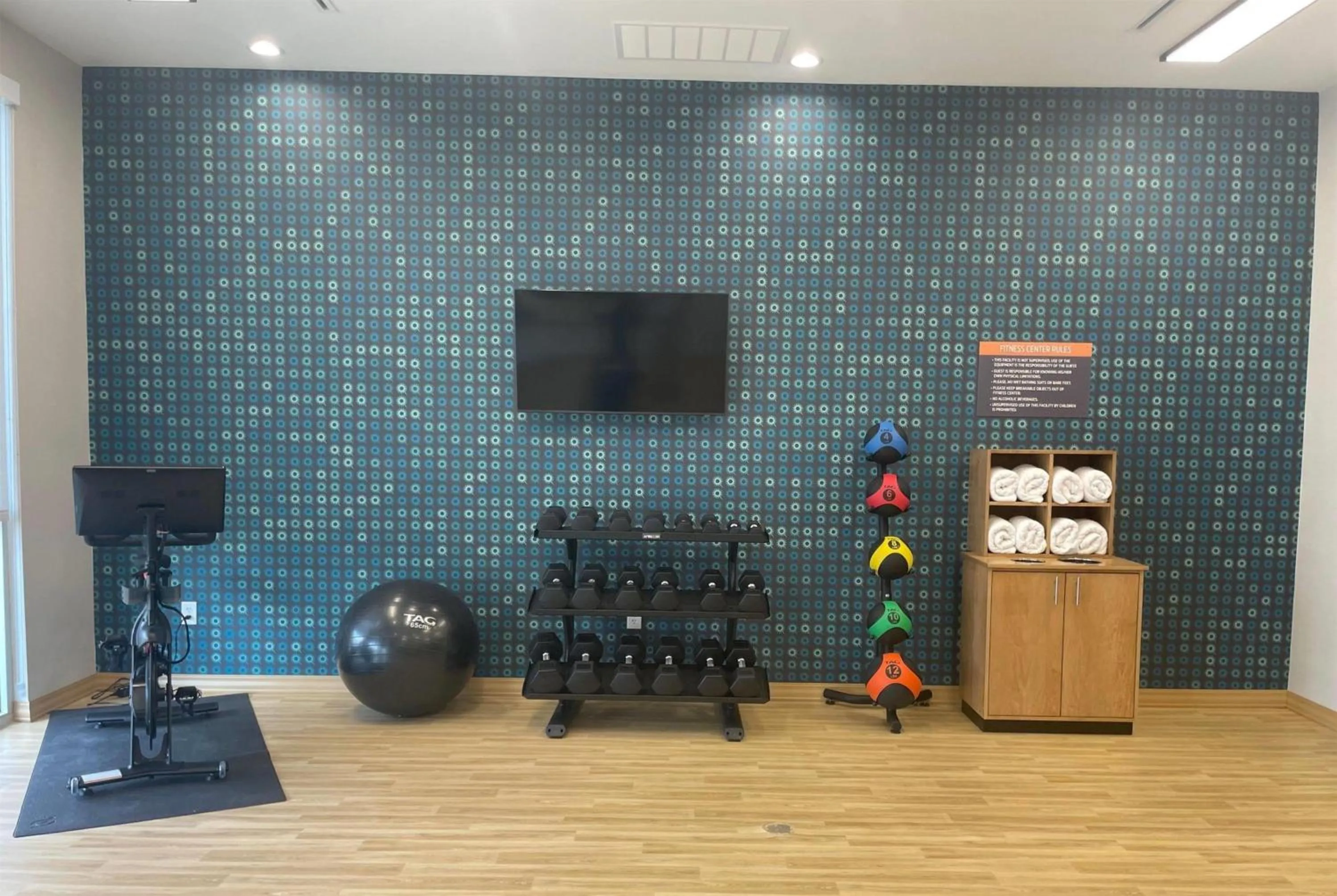 Fitness centre/facilities in La Quinta Inn & Suites by Wyndham Olive Branch
