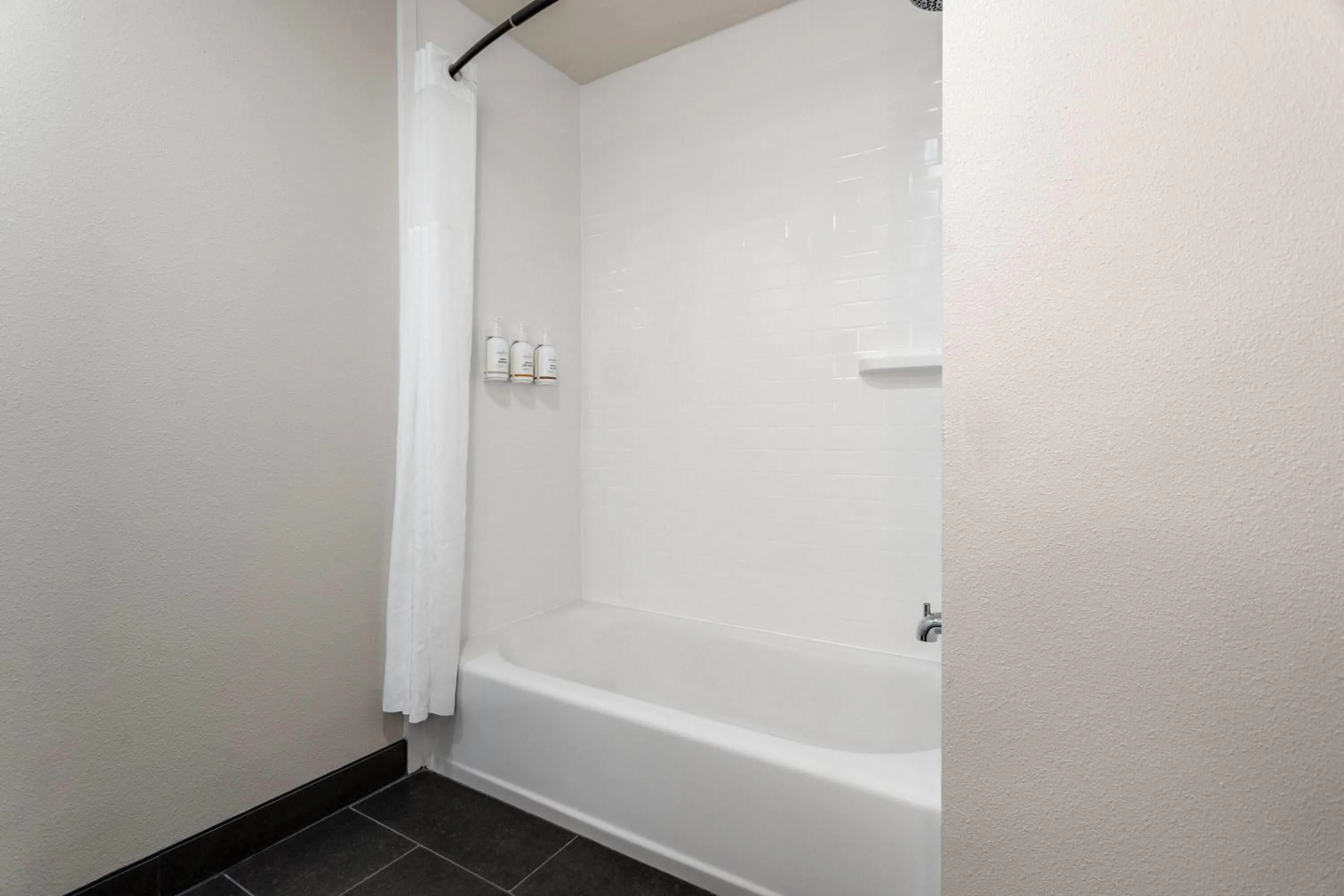 Bathroom in La Quinta Inn & Suites by Wyndham Olive Branch