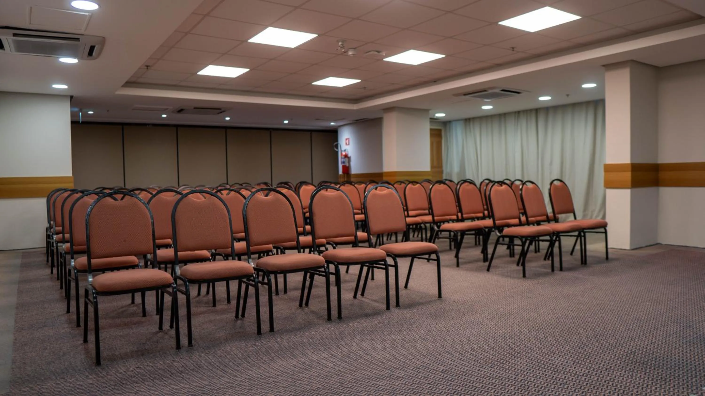 Meeting/conference room in Ibis Styles Macaé
