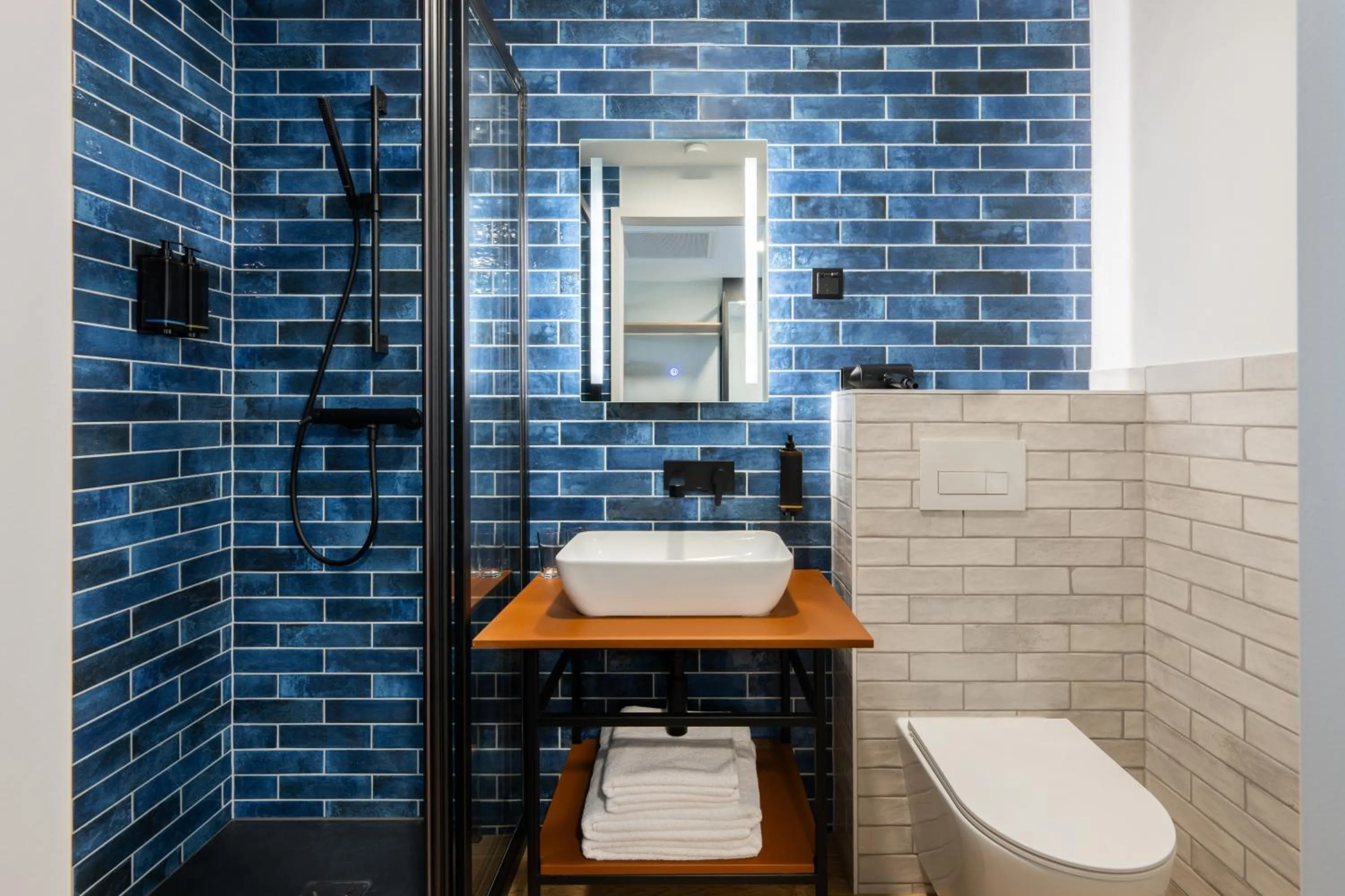 Shower in ibis Styles Debrecen Airport