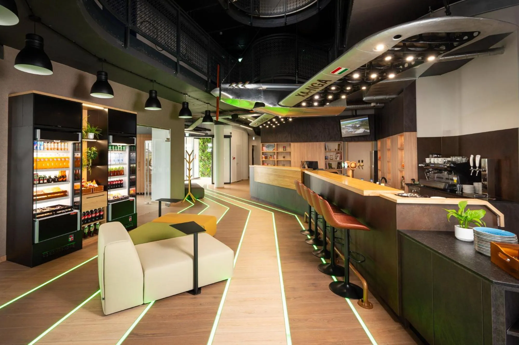 Lounge or bar in ibis Styles Debrecen Airport