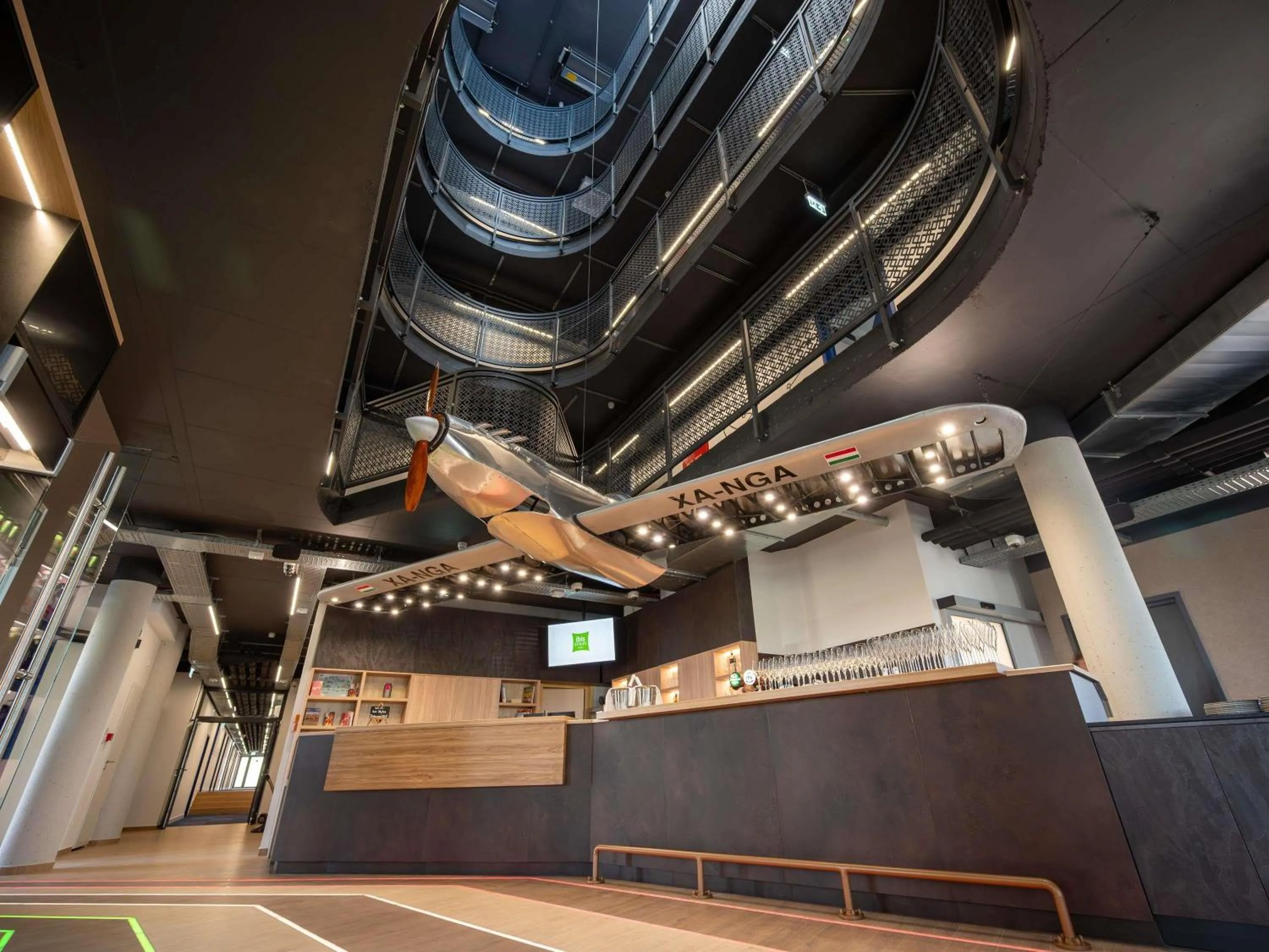 Lounge or bar in ibis Styles Debrecen Airport