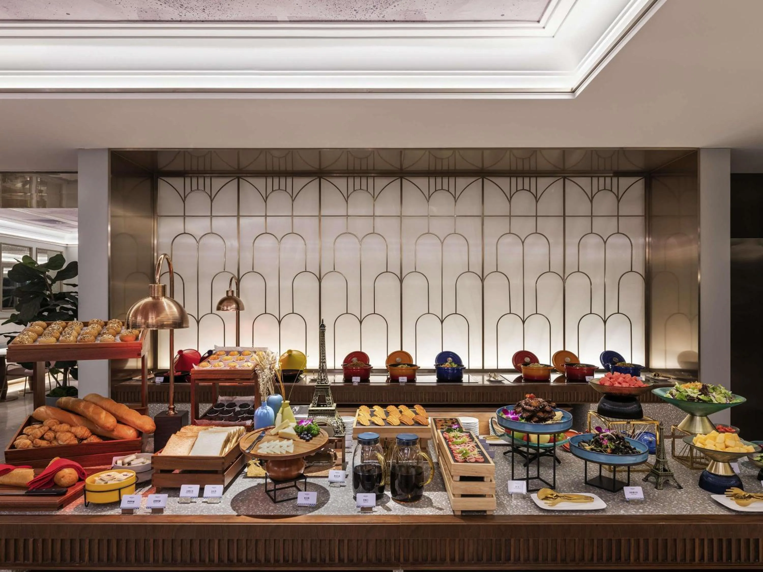 Restaurant/places to eat in Mercure Shanghai Waigaoq Free Trade Zone