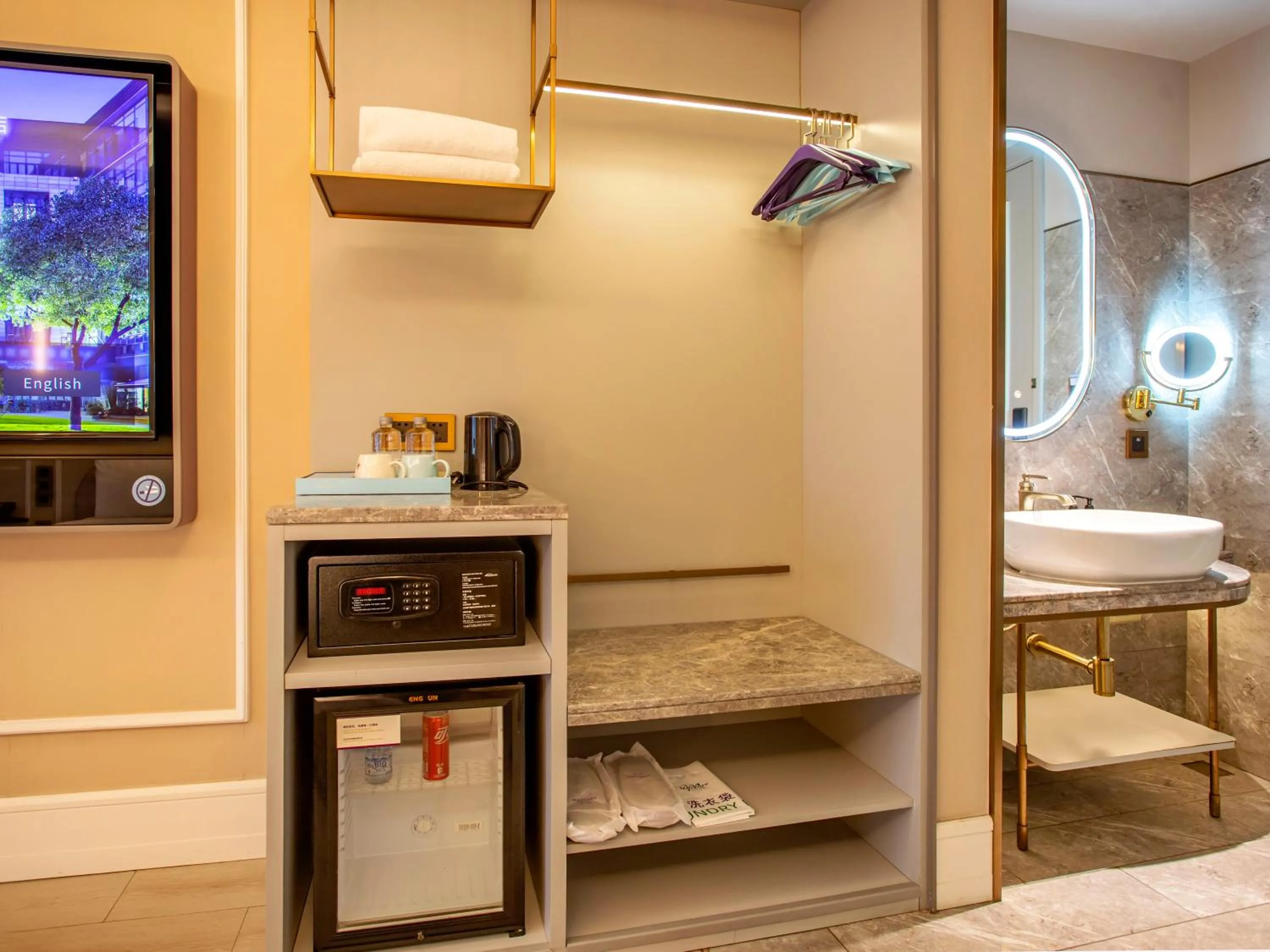 Bathroom, Bed in Mercure Shanghai Waigaoq Free Trade Zone