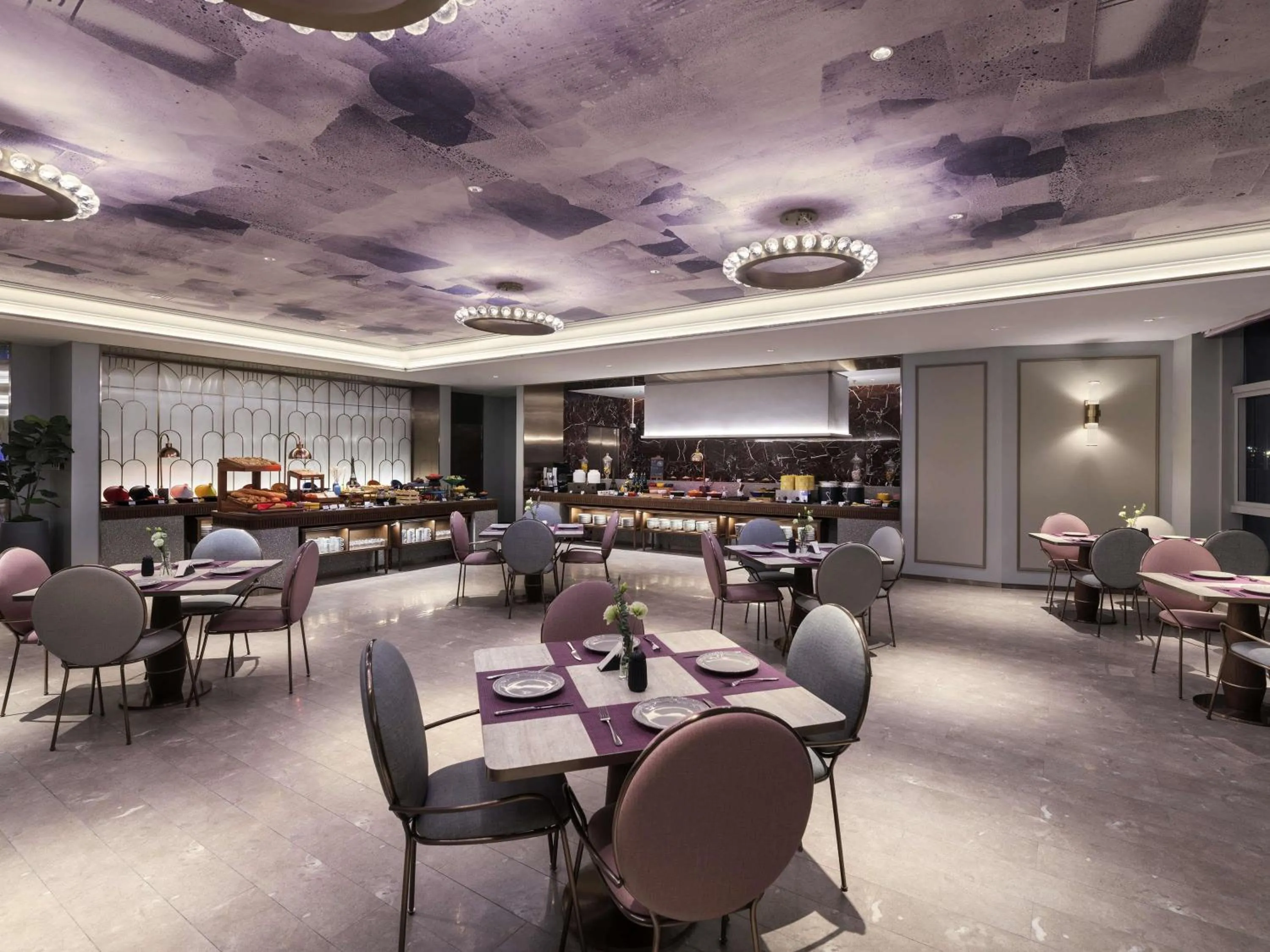 Restaurant/places to eat in Mercure Shanghai Waigaoq Free Trade Zone