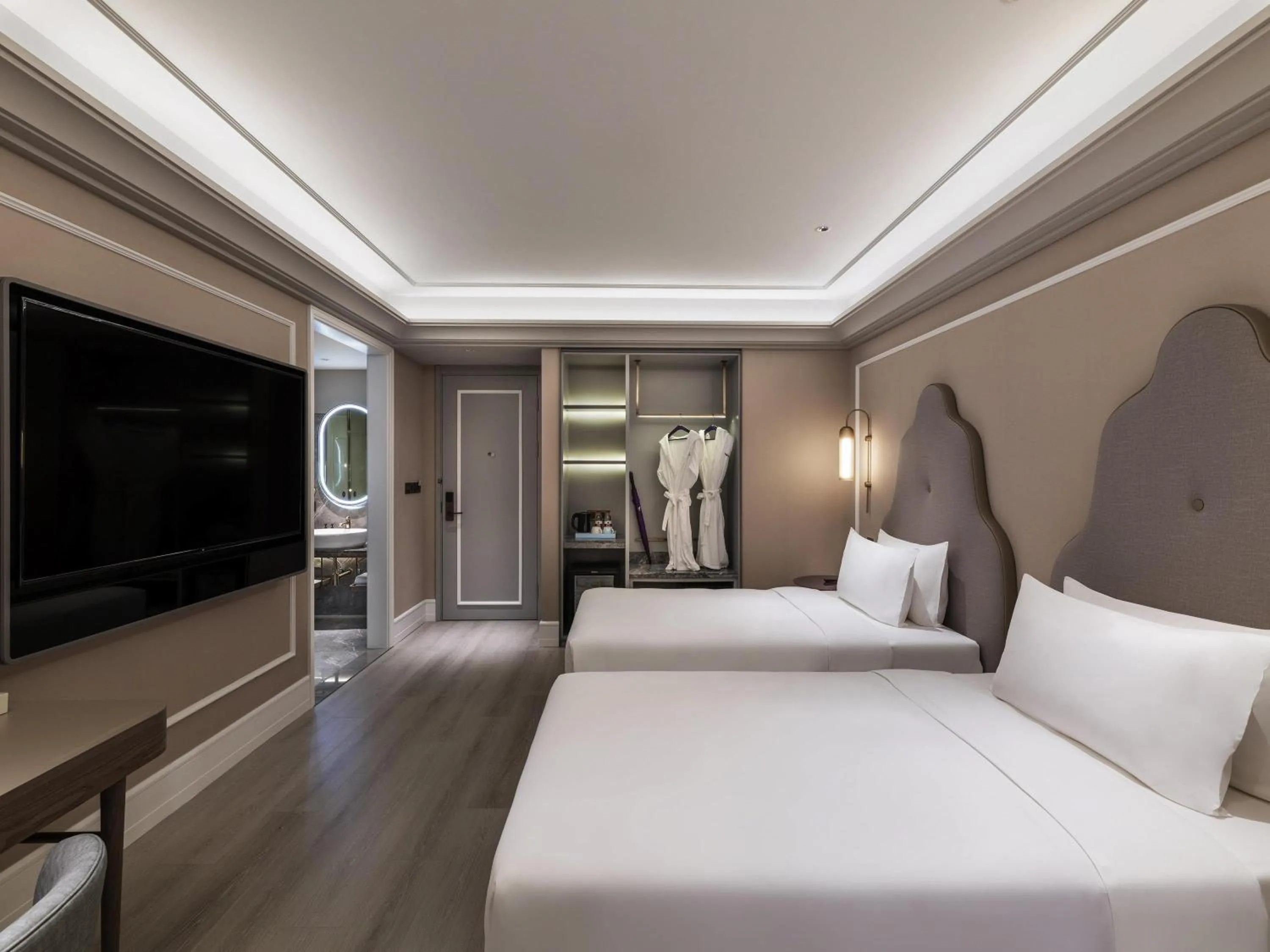 Bedroom in Mercure Shanghai Waigaoq Free Trade Zone