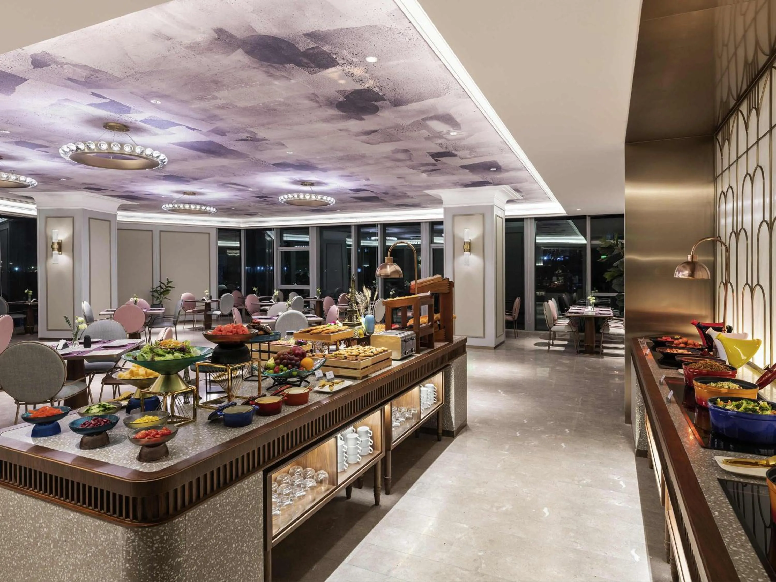 Restaurant/places to eat in Mercure Shanghai Waigaoq Free Trade Zone