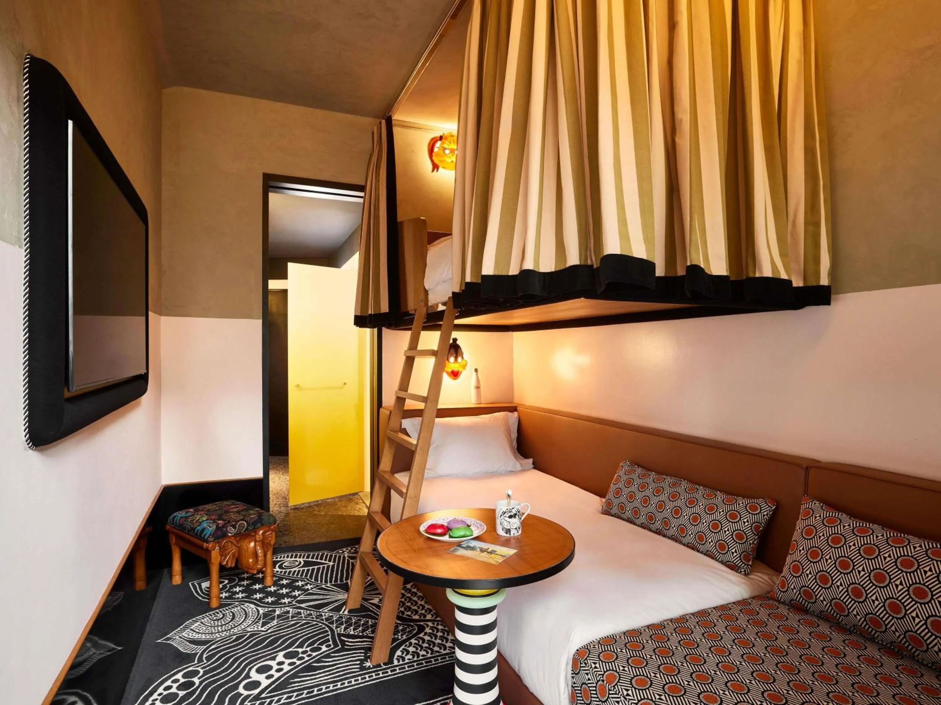 Bedroom, Bed in Mama Shelter Singapore Orchard