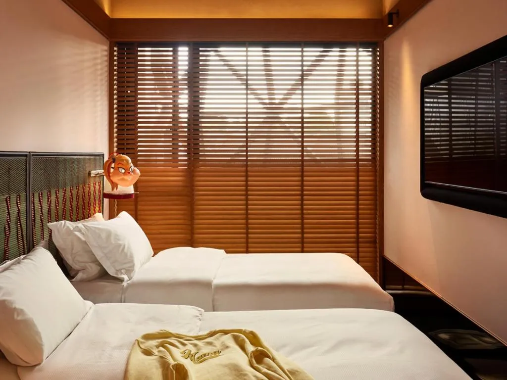 Bed in Mama Shelter Singapore Orchard