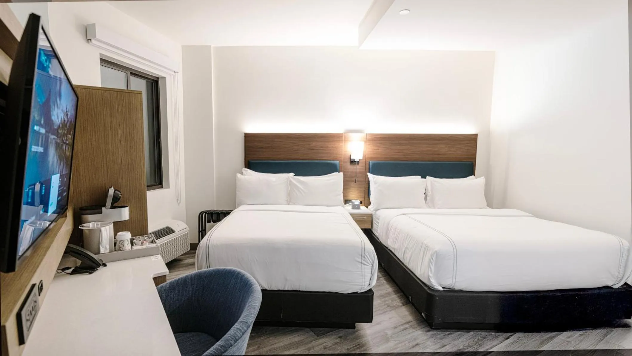 Photo of the whole room, Bed in EVEN Hotel Long Island City - New York by IHG