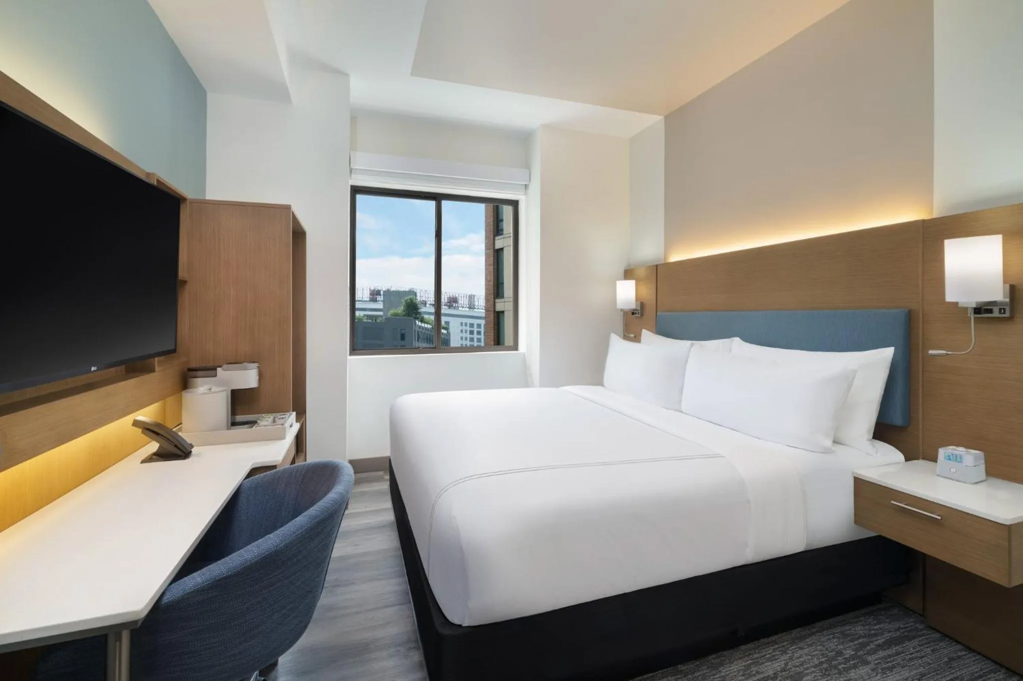 Photo of the whole room, Bed in EVEN Hotel Long Island City - New York by IHG