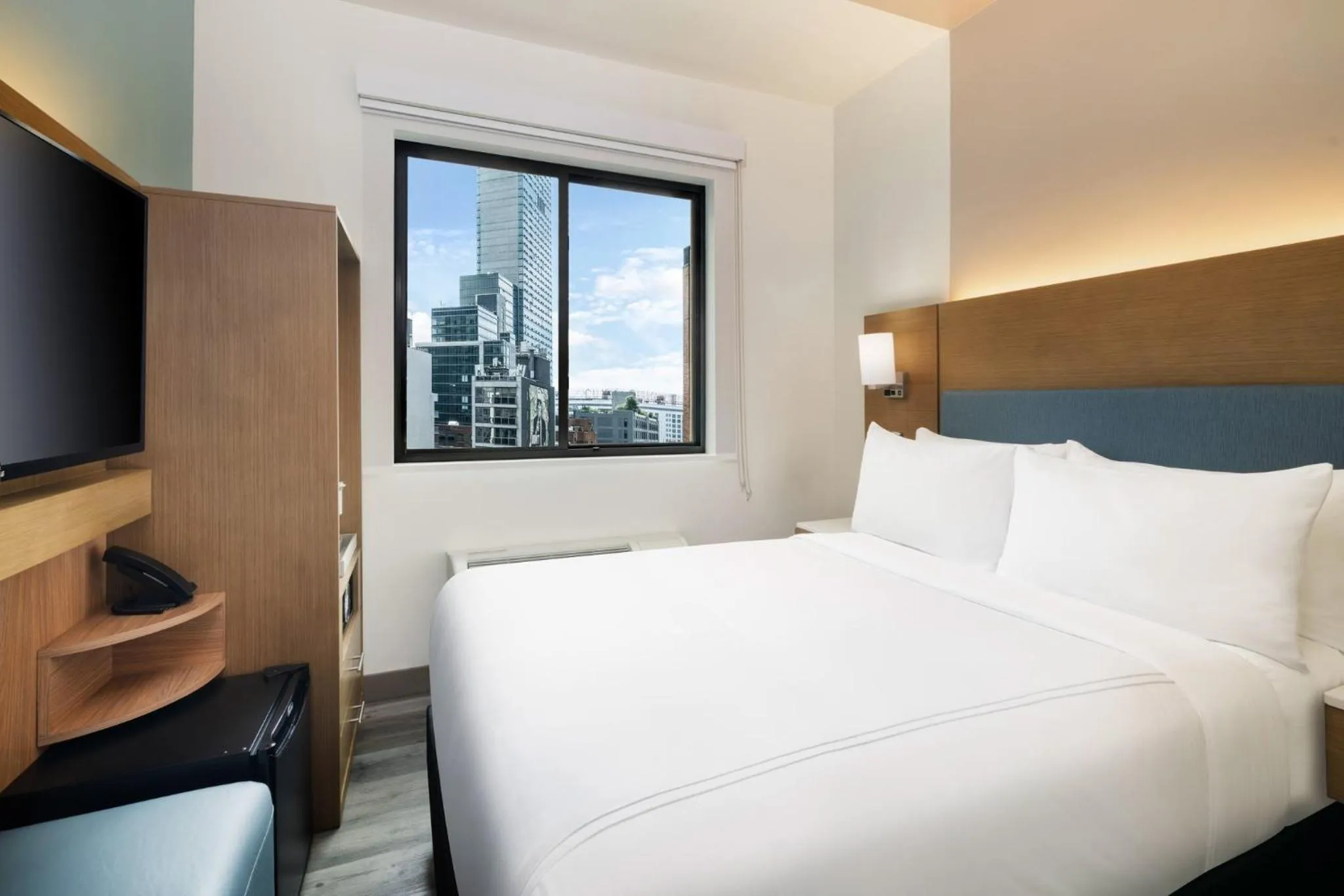 Photo of the whole room, Bed in EVEN Hotel Long Island City - New York by IHG