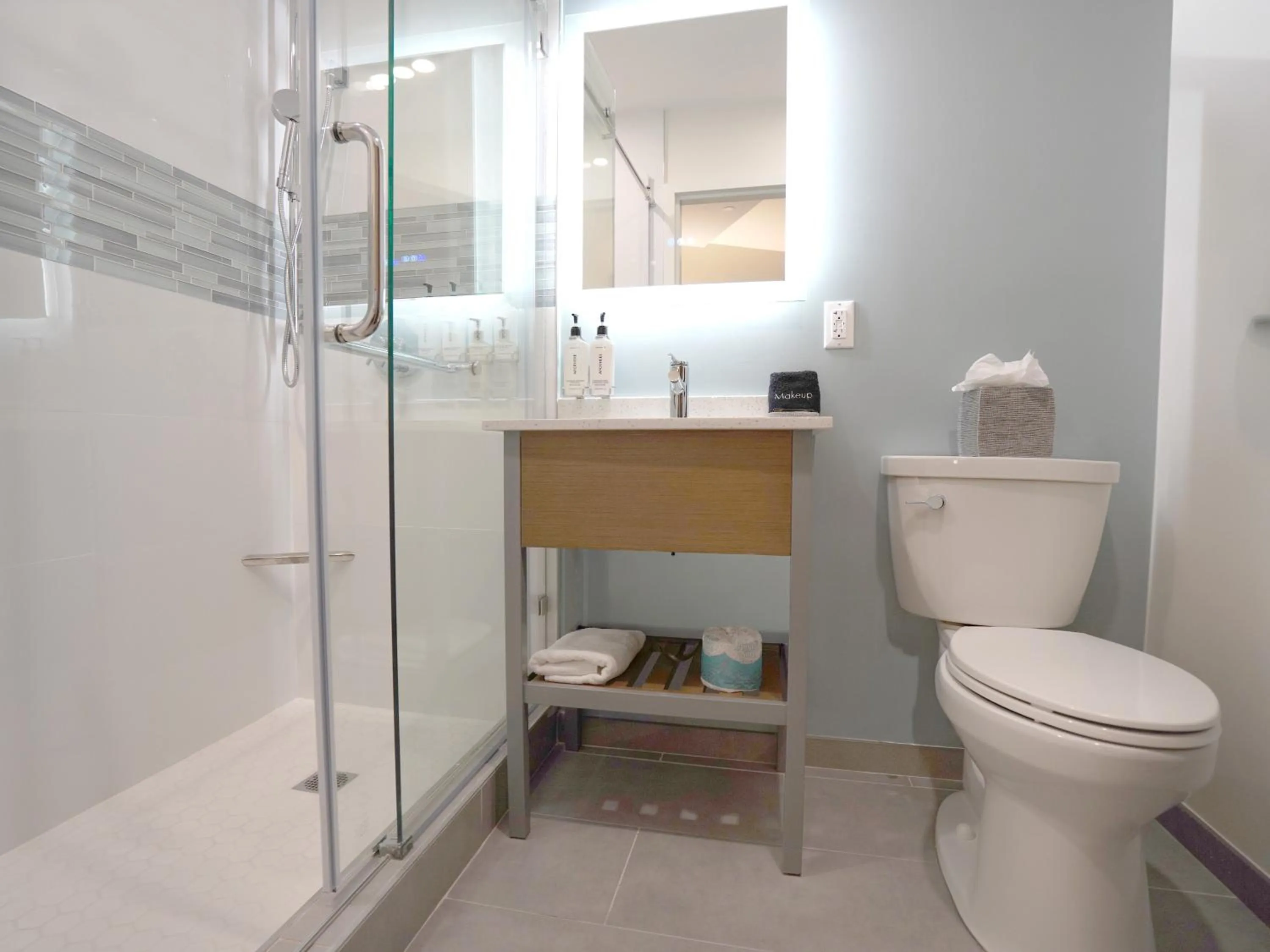 Shower in EVEN Hotel Long Island City - New York by IHG