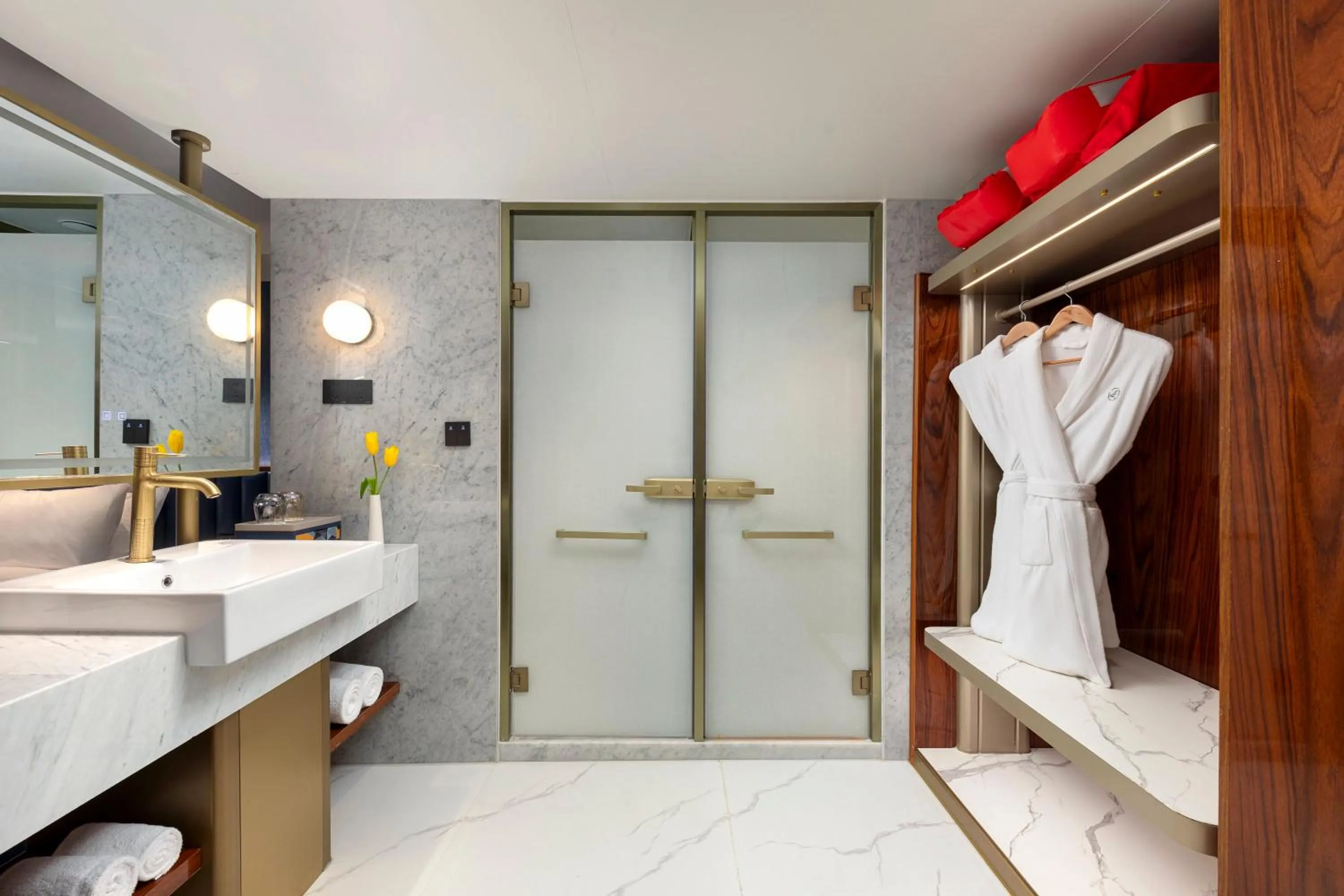 Bathroom in voco Lianyungang Star of HaizhouBay