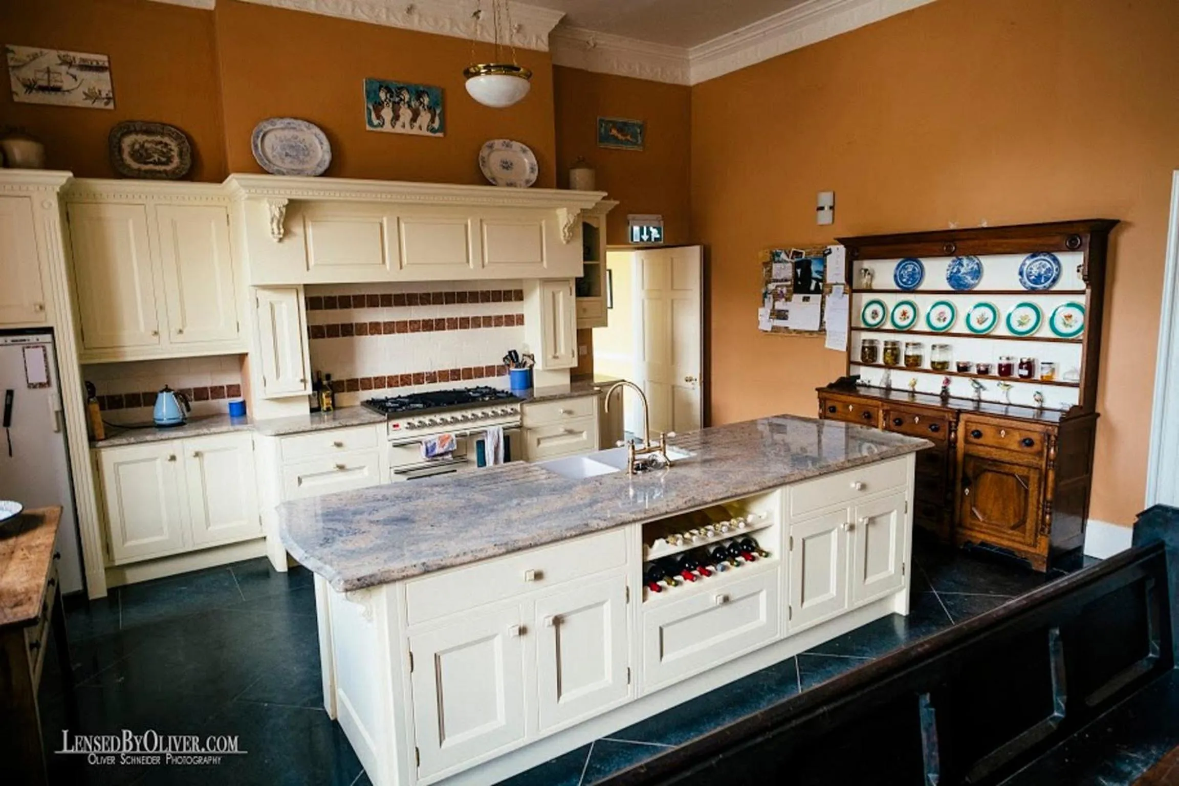 Kitchen or kitchenette in Ash Hill B & B