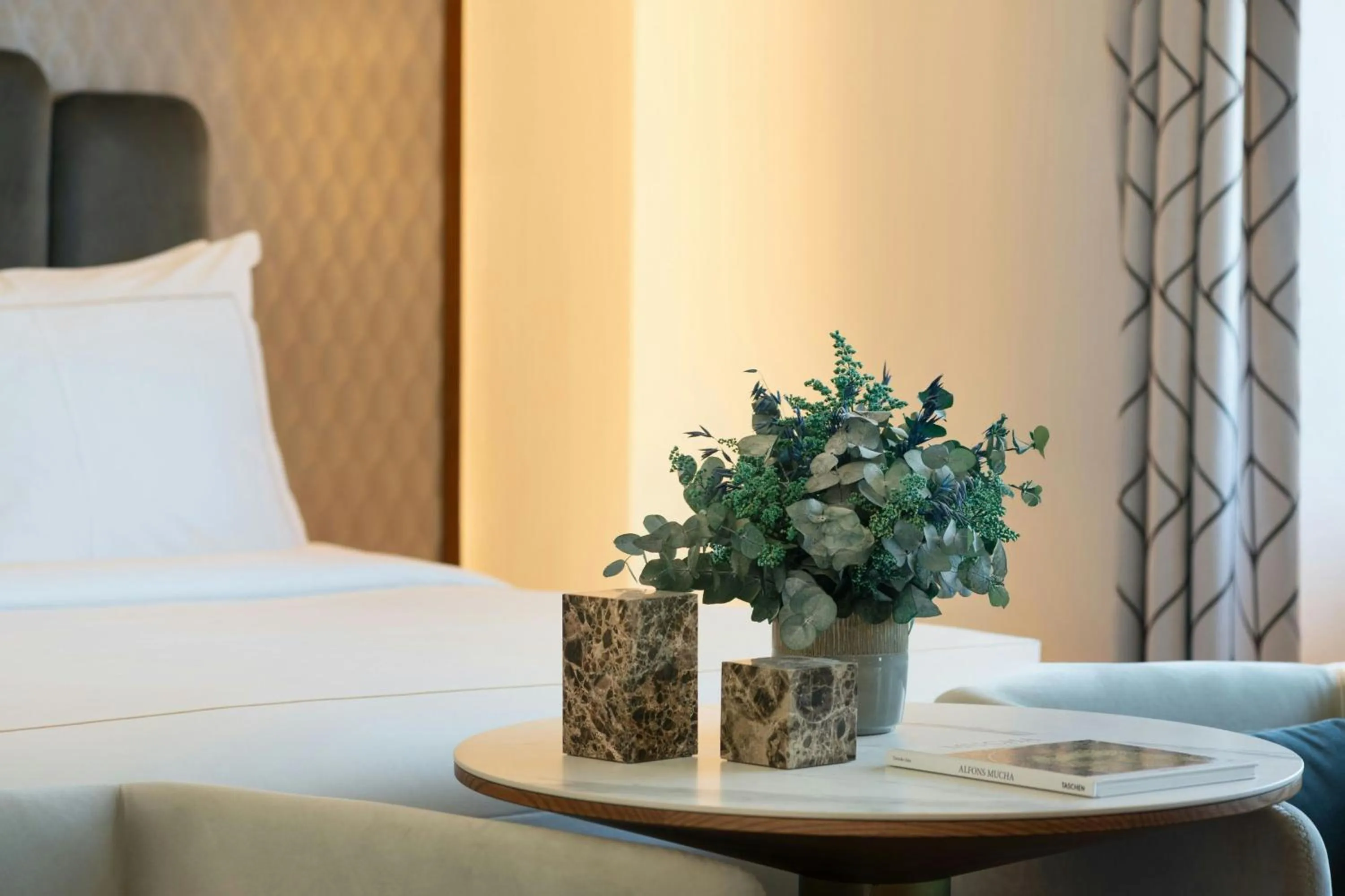 Photo of the whole room, Bed in Grand Hotel Centenari, Valencia, Autograph Collection