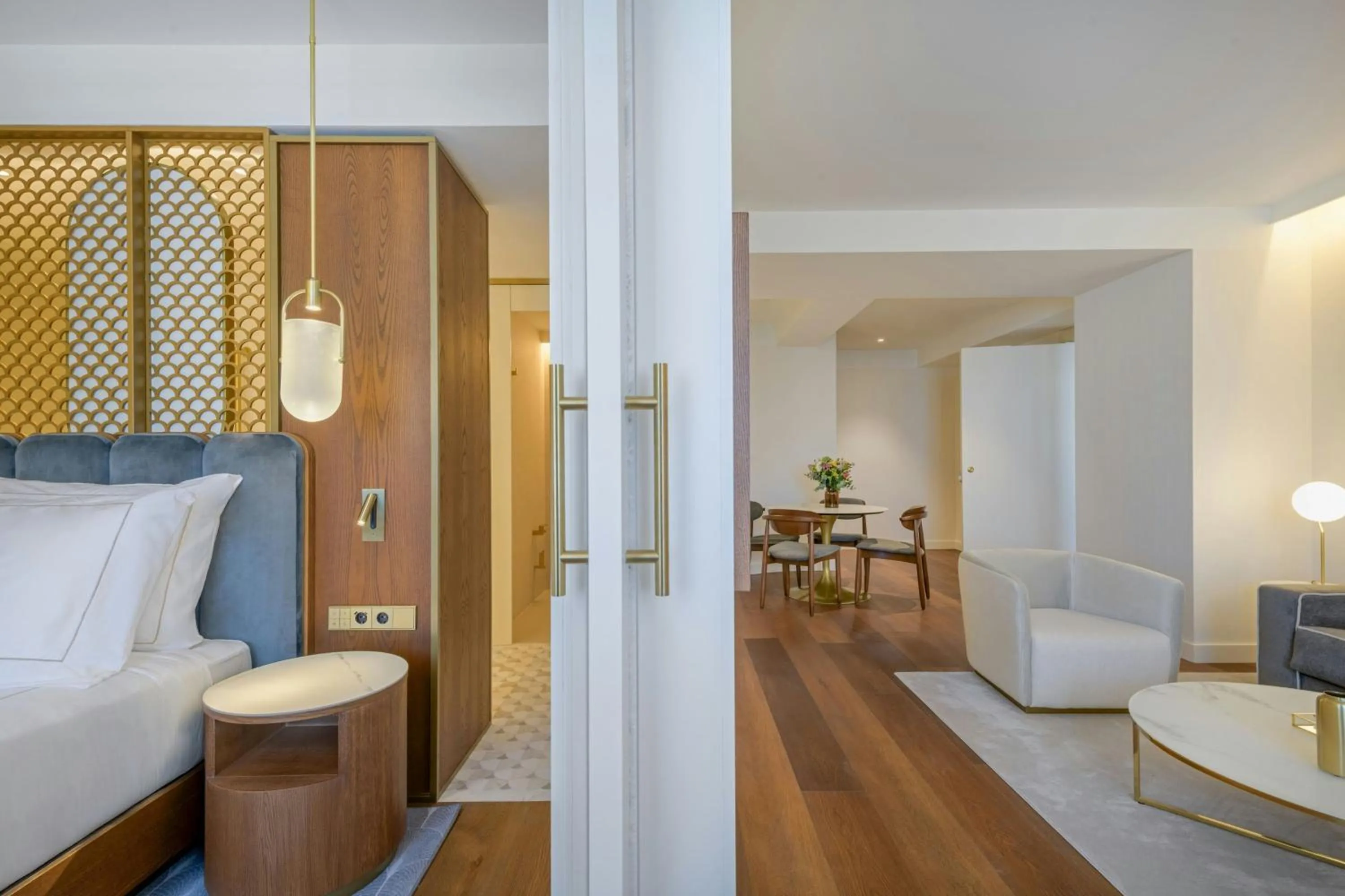 Bedroom, Bed in Grand Hotel Centenari, Valencia, Autograph Collection