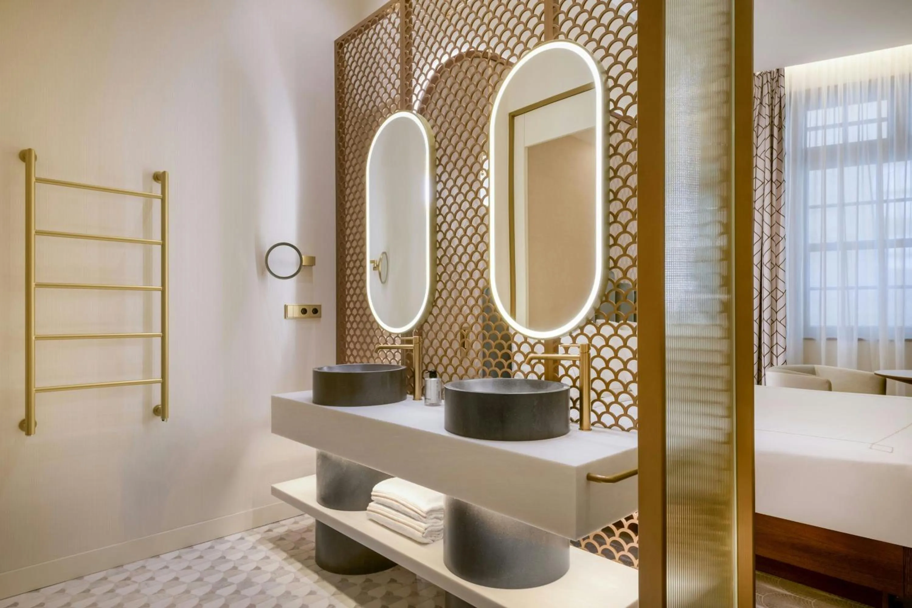 Photo of the whole room in Grand Hotel Centenari, Valencia, Autograph Collection