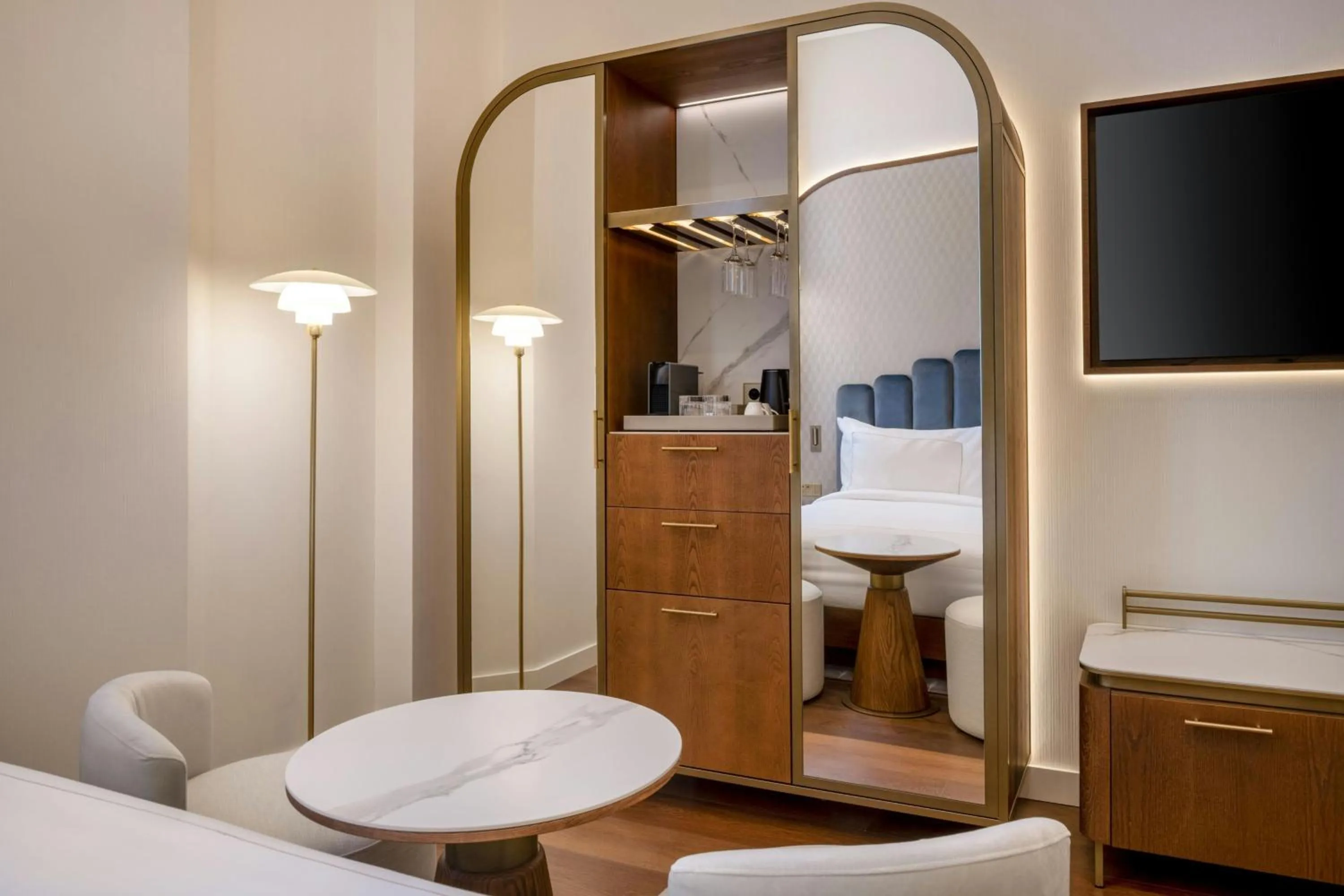 Photo of the whole room in Grand Hotel Centenari, Valencia, Autograph Collection