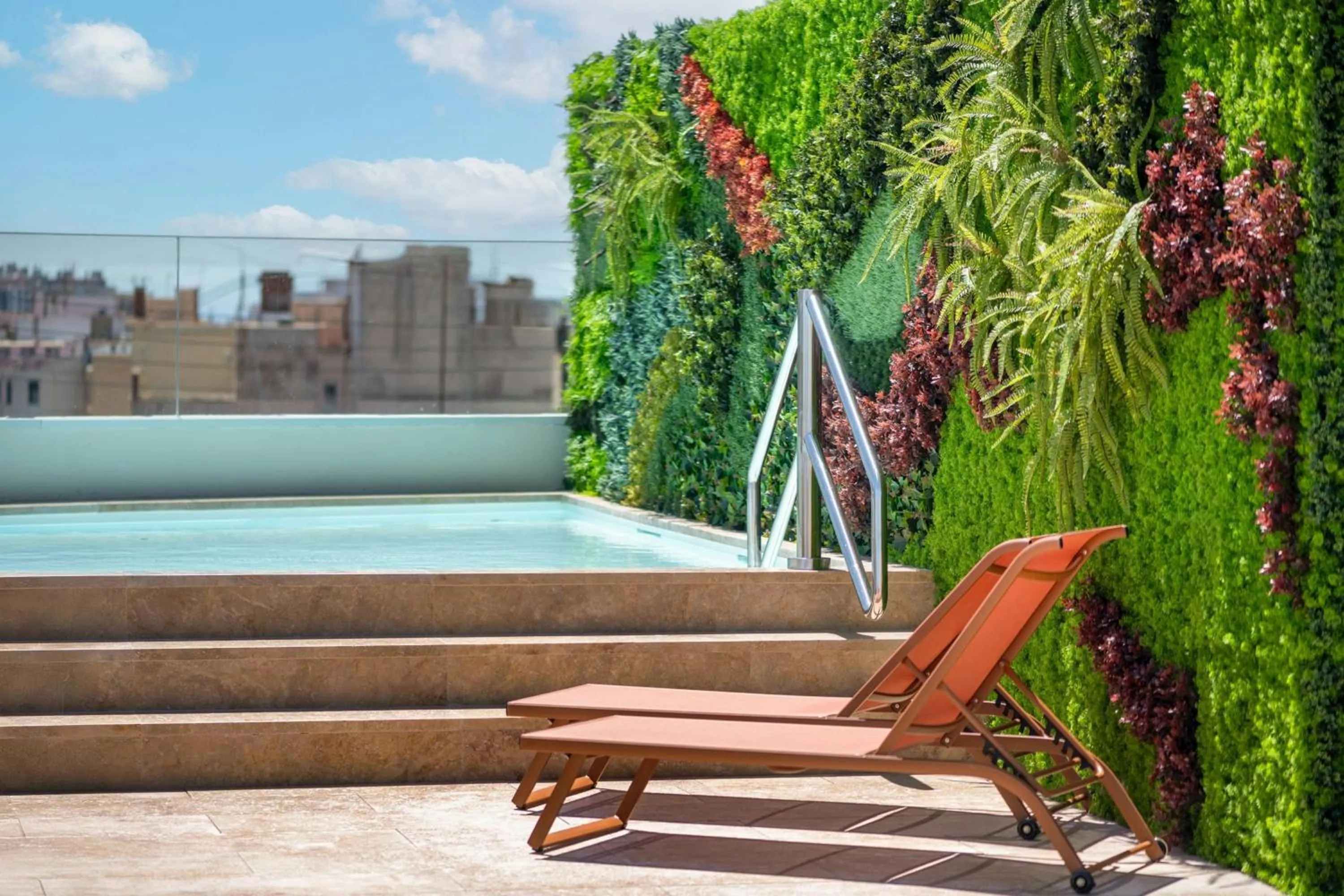 Swimming pool in Grand Hotel Centenari, Valencia, Autograph Collection