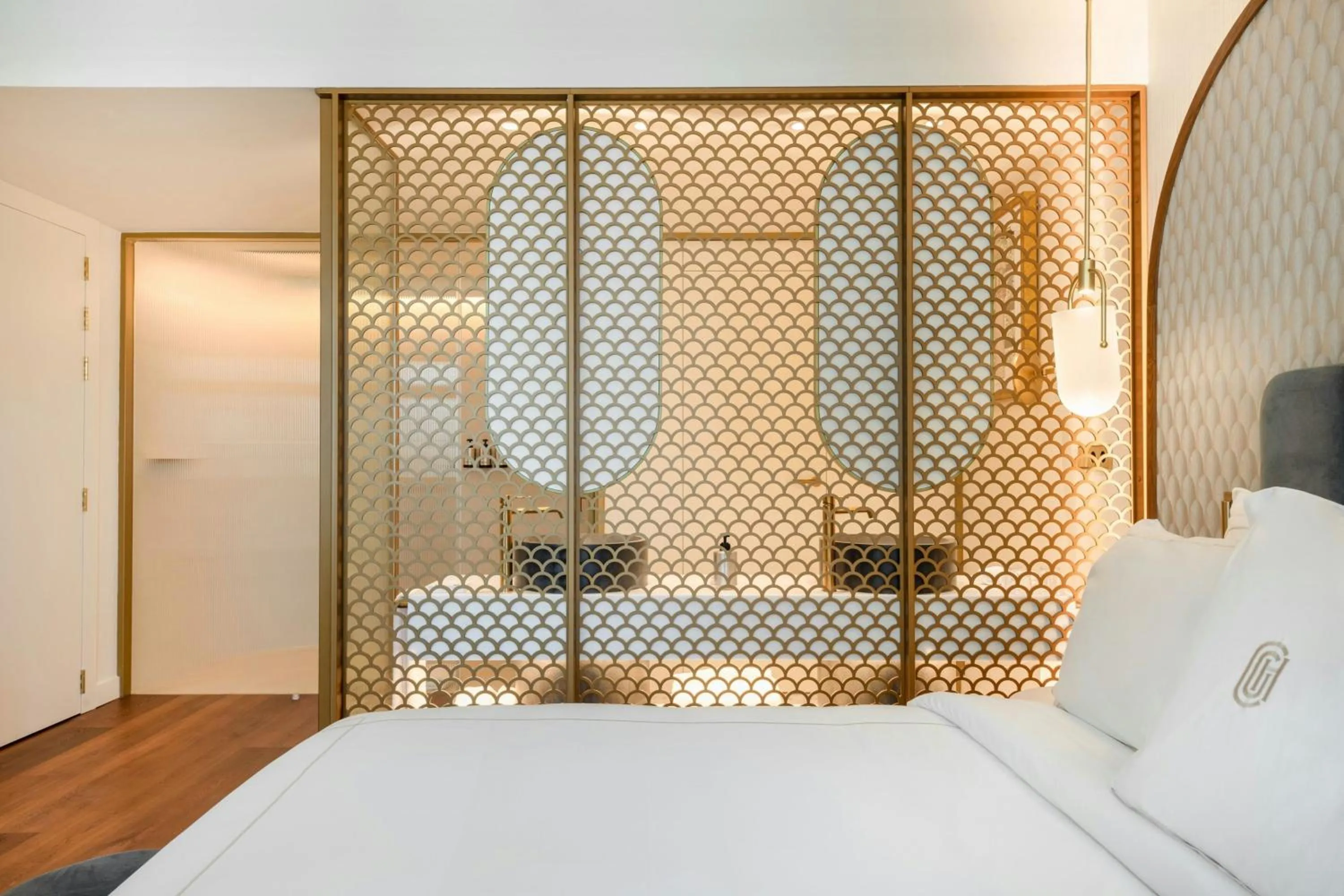 Photo of the whole room, Bed in Grand Hotel Centenari, Valencia, Autograph Collection