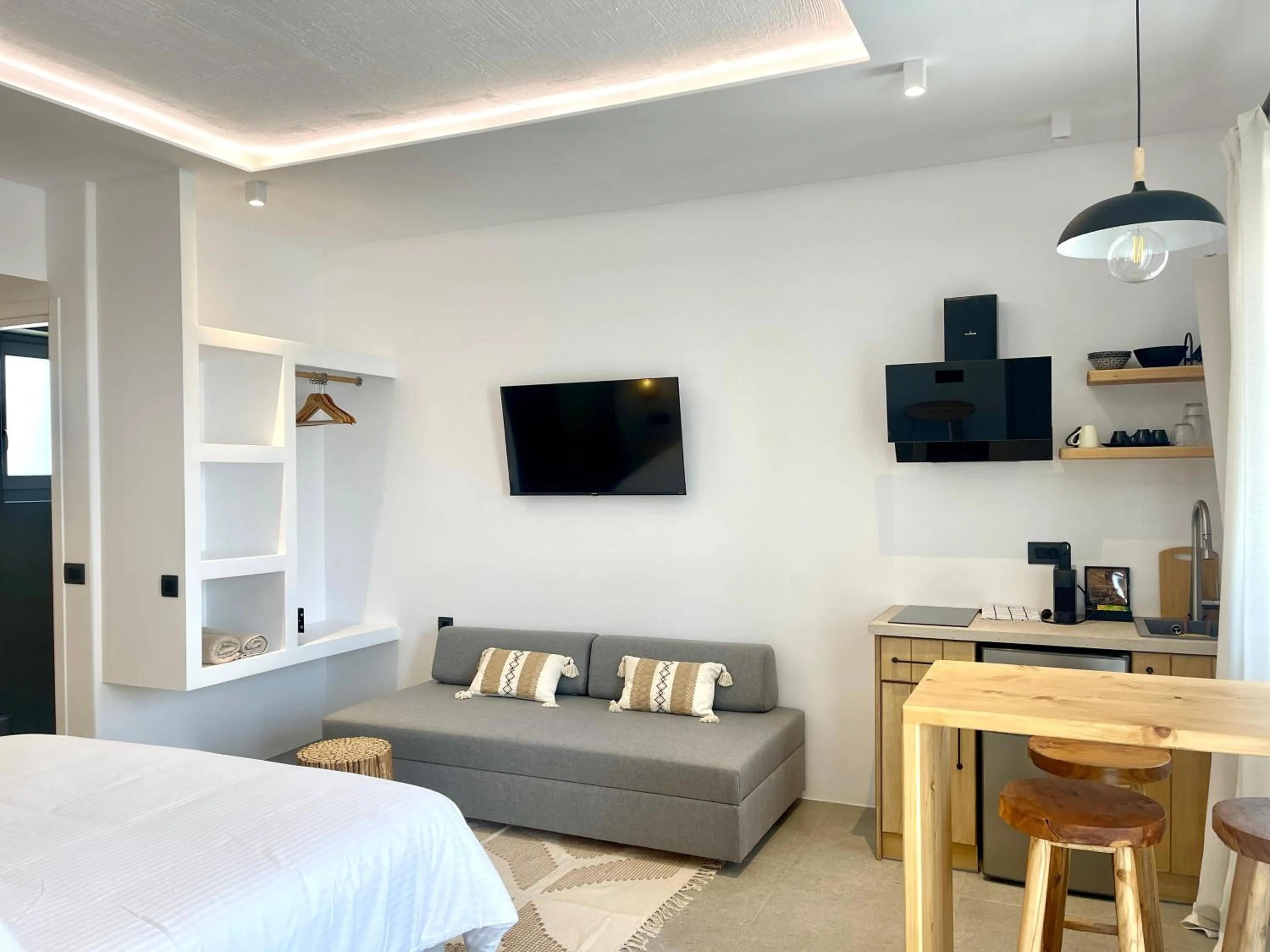 Kitchen or kitchenette, Bed in Mykonos Dot Suites