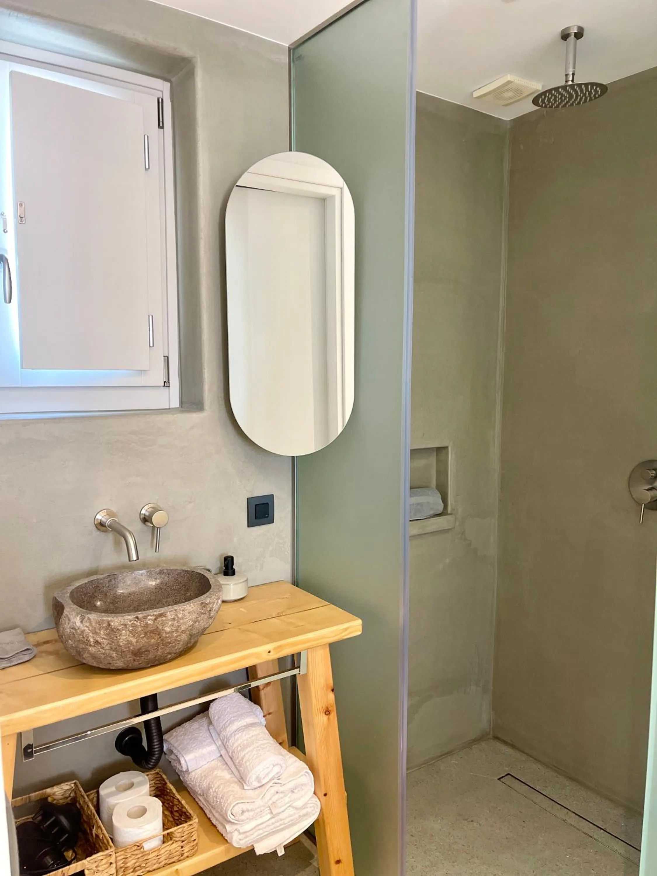 Shower in Mykonos Dot Suites