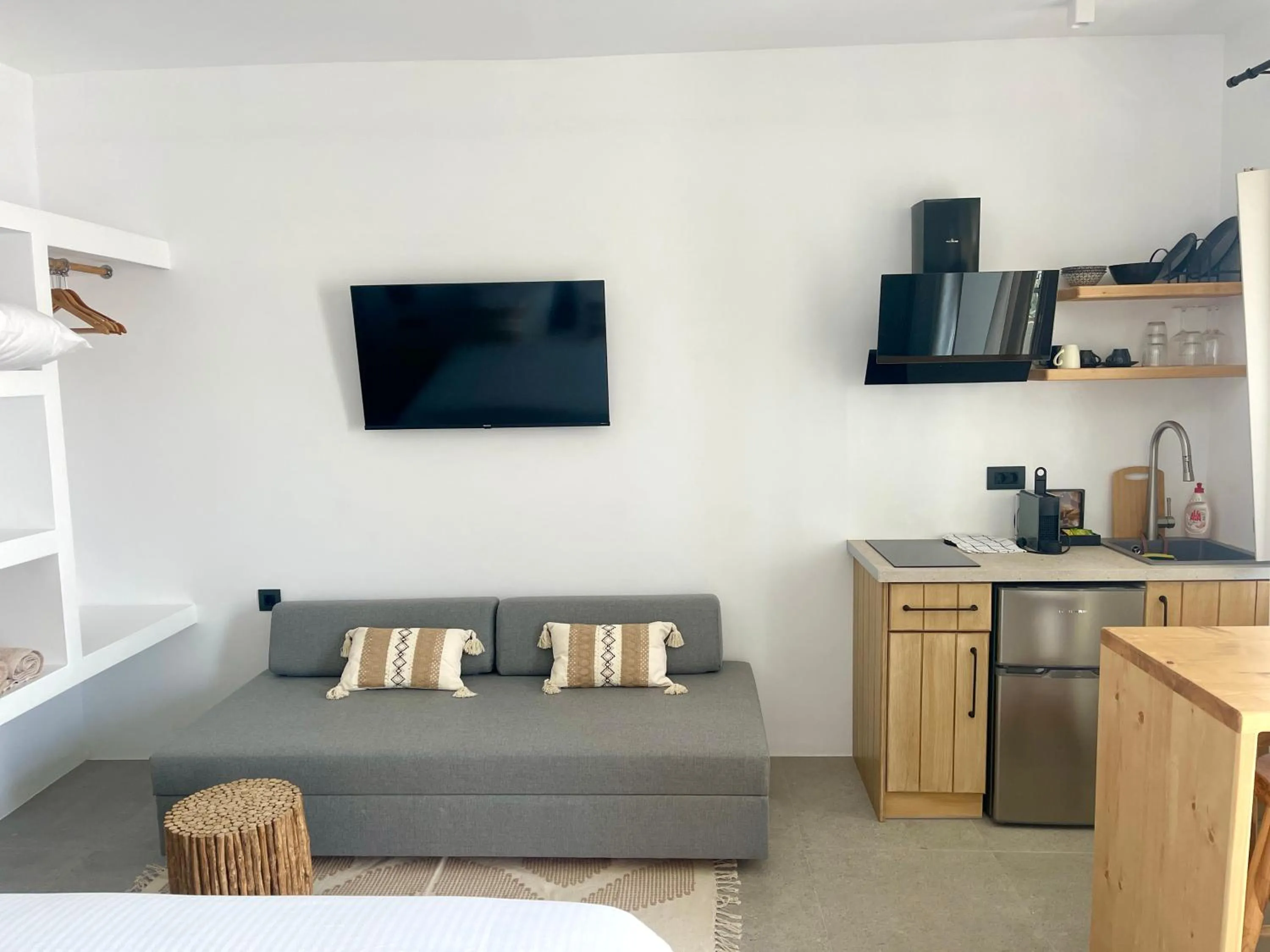 TV and multimedia in Mykonos Dot Suites