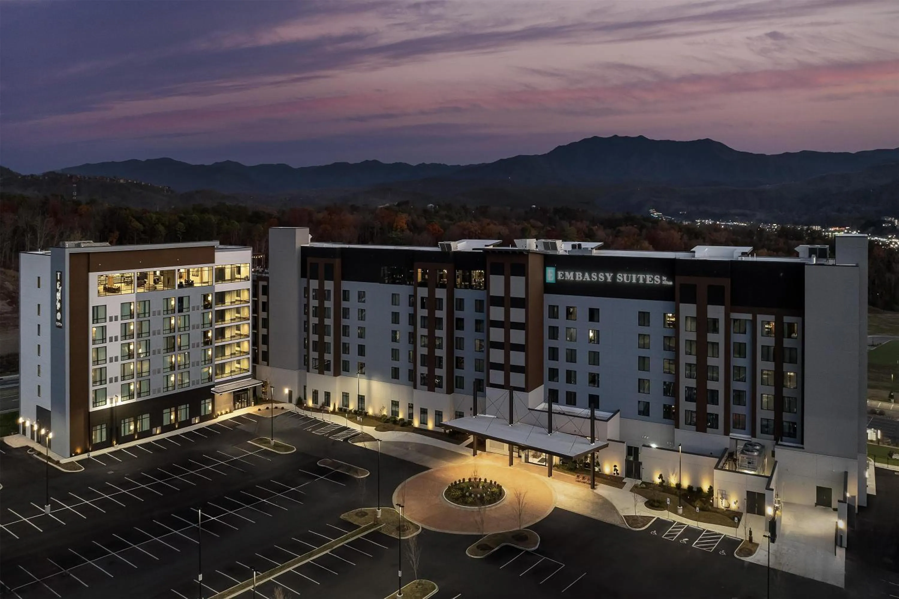 Property building in Tempo By Hilton Pigeon Forge