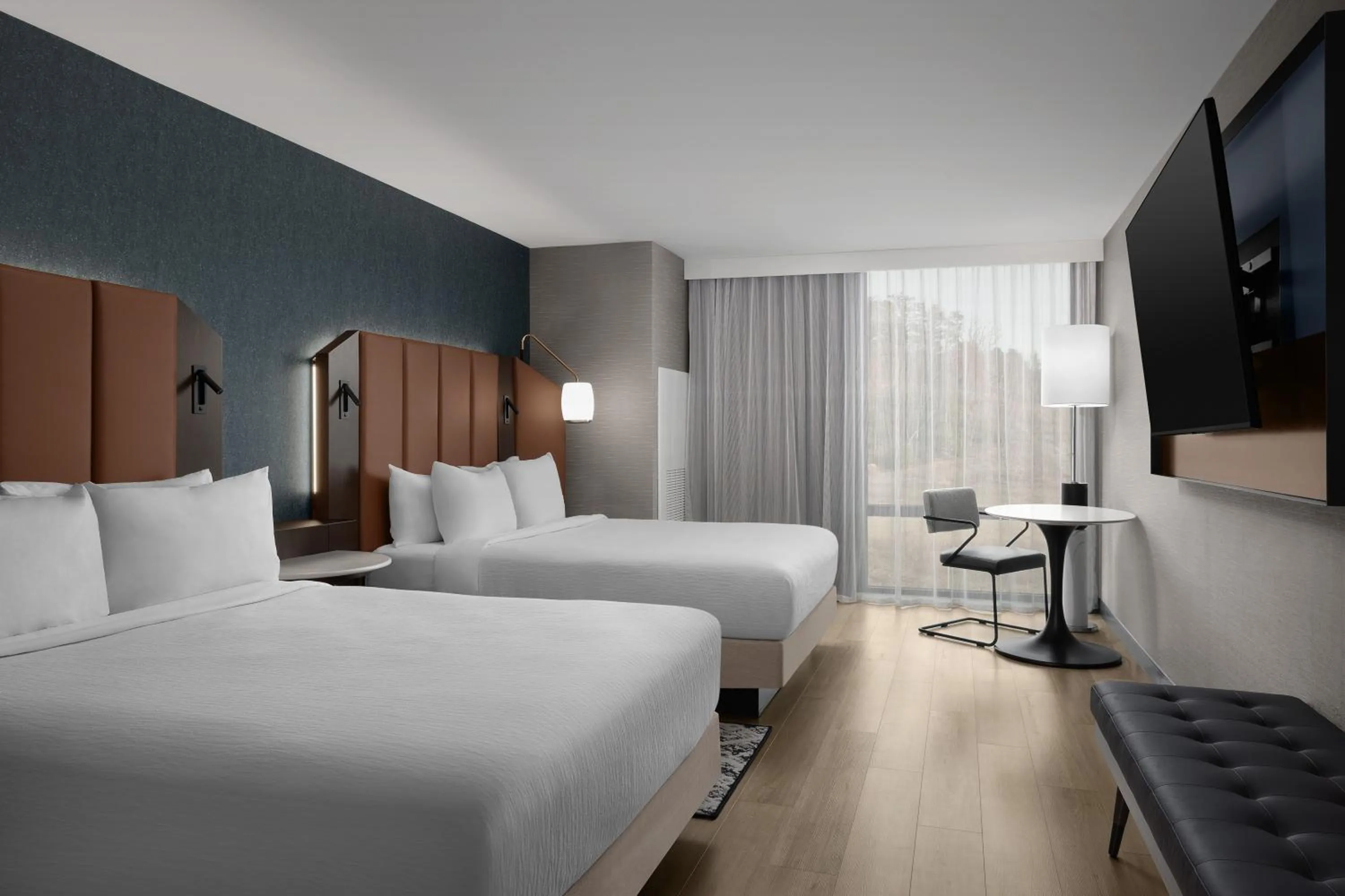 Bedroom, Bed in Tempo By Hilton Pigeon Forge