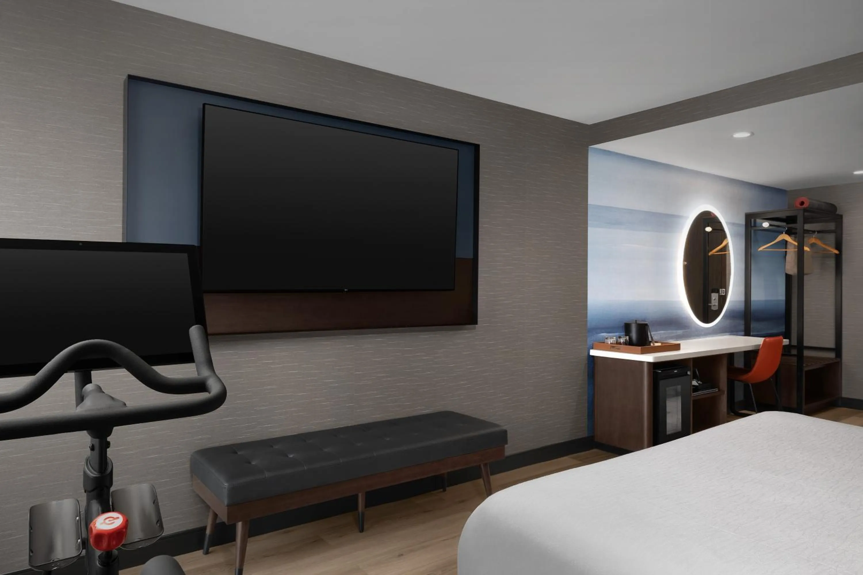 Bedroom, Bed in Tempo By Hilton Pigeon Forge