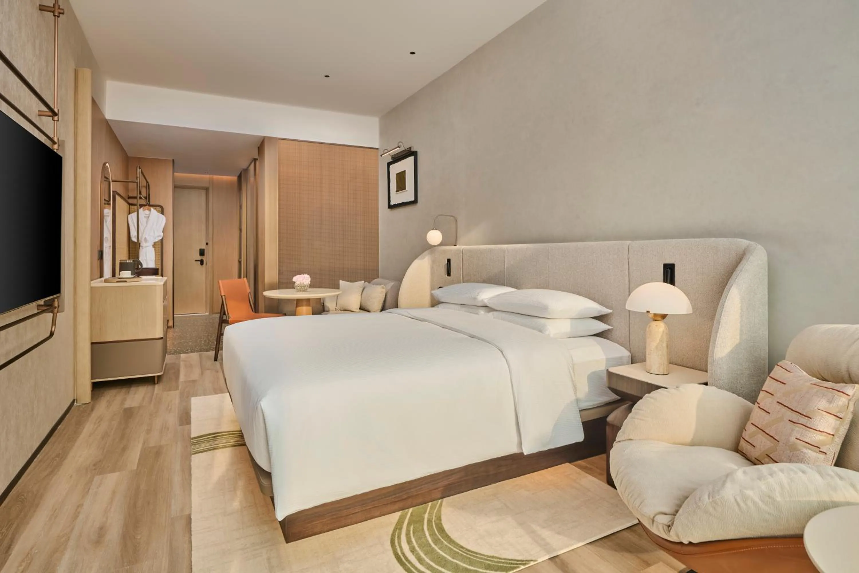 Photo of the whole room, Bed in Doubletree By Hilton Shenzhen Bay