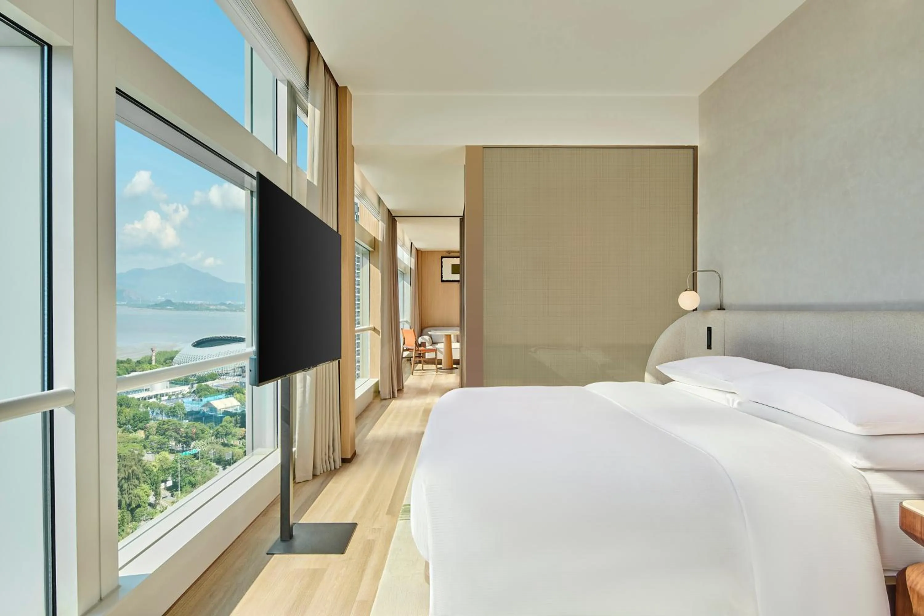 Photo of the whole room, Bed in Doubletree By Hilton Shenzhen Bay